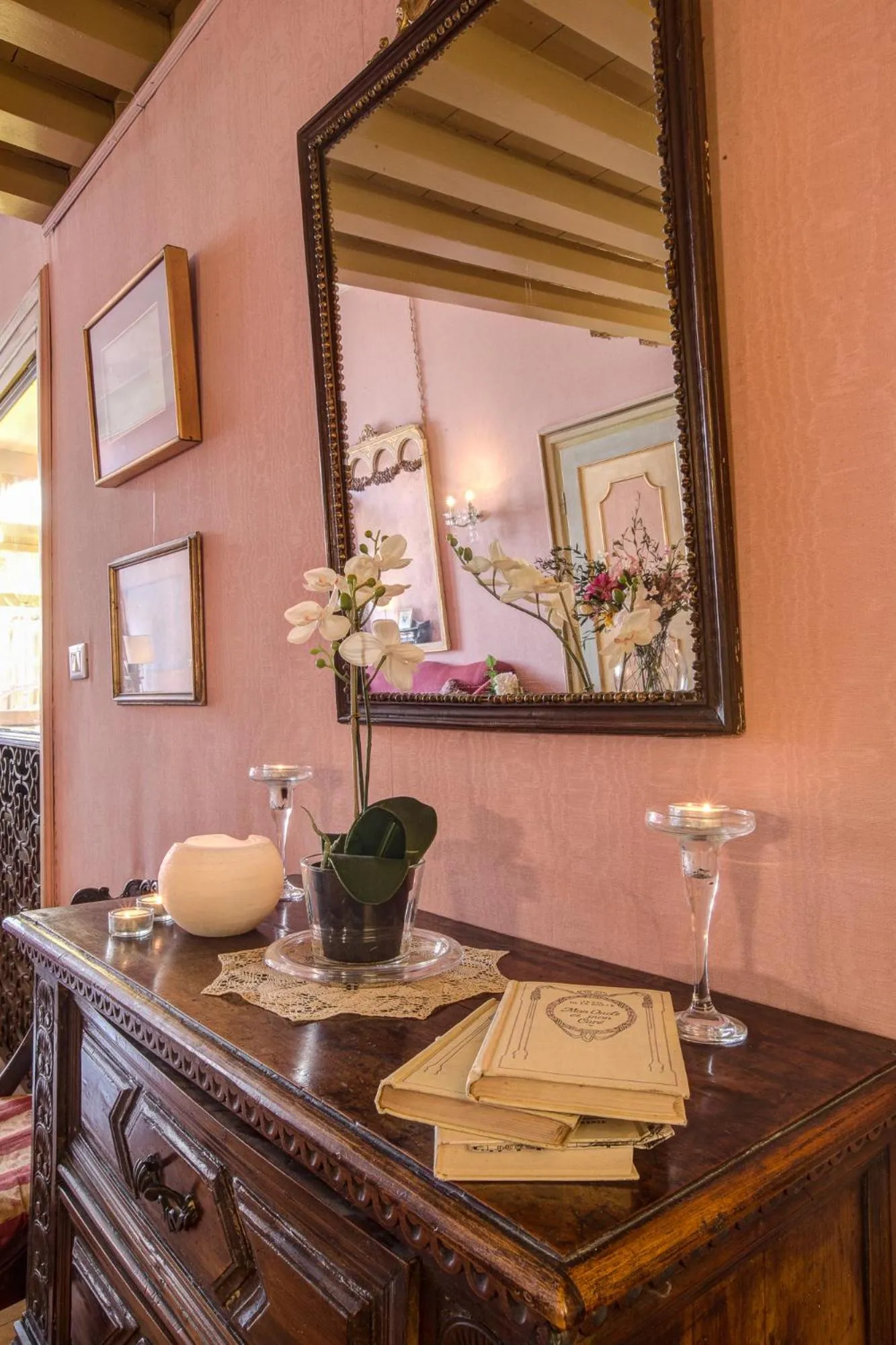 Decorative detail in Ca' della Corte Flats