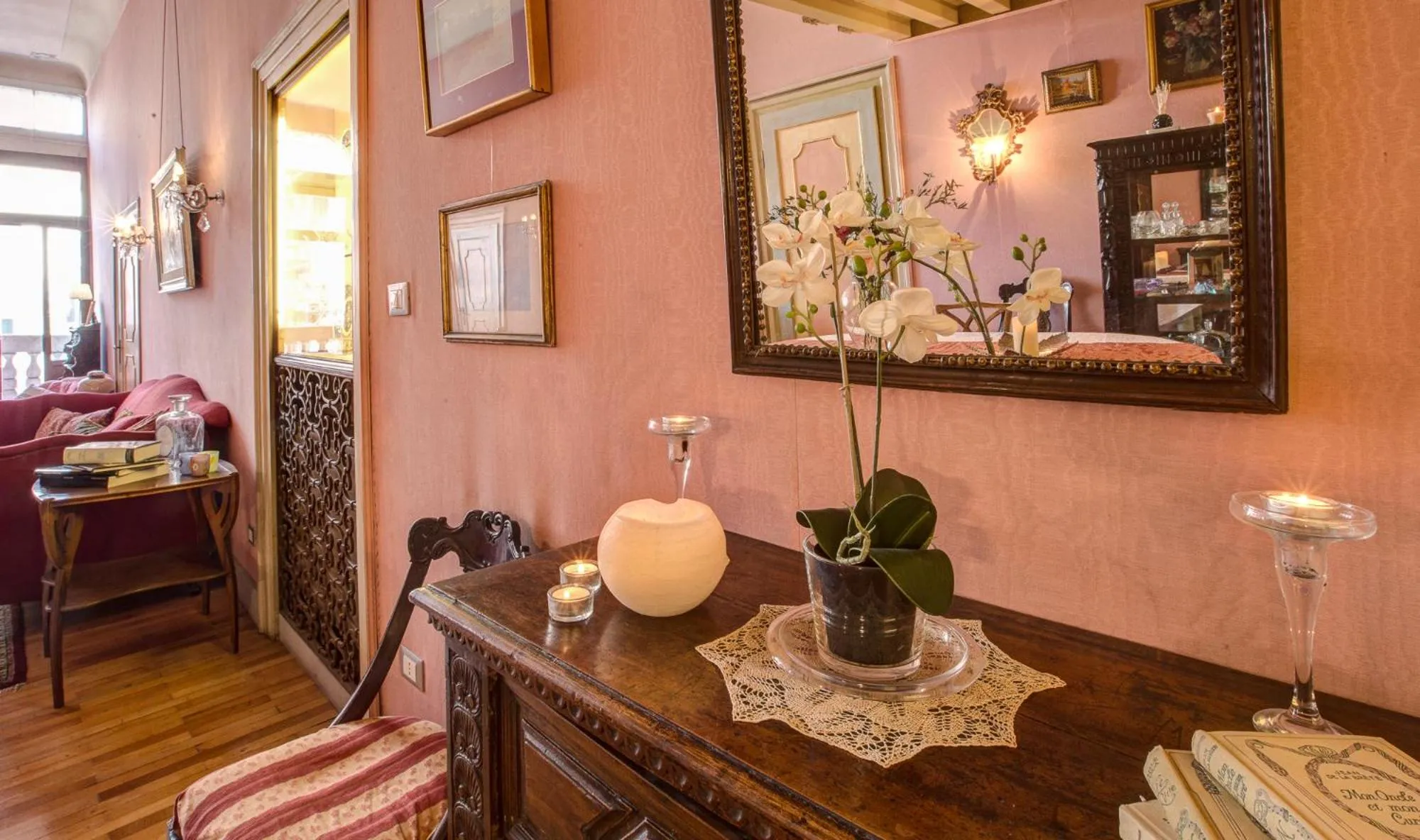 Decorative detail in Ca' della Corte Flats