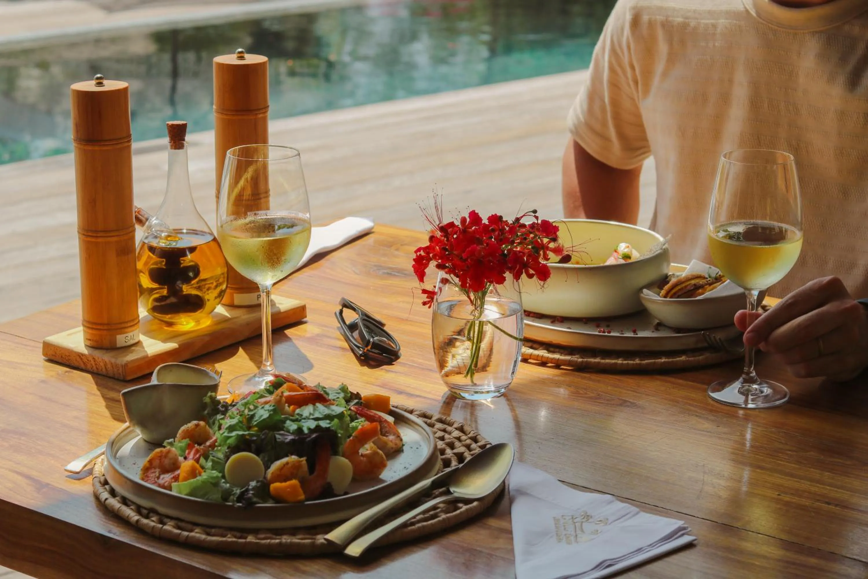 Restaurant/places to eat in Villa Praia - La Villa Group