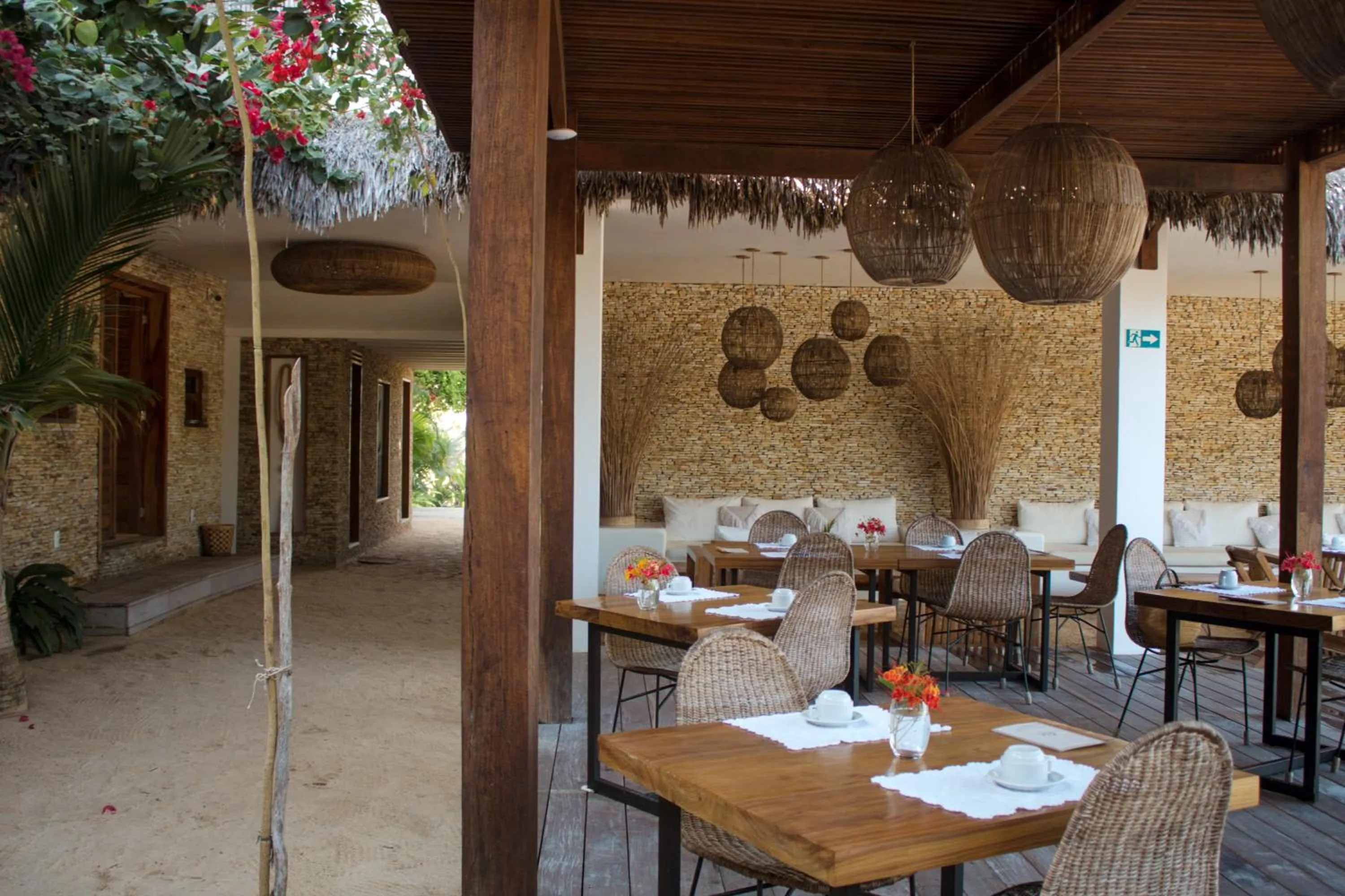 Restaurant/places to eat in Villa Praia - La Villa Group