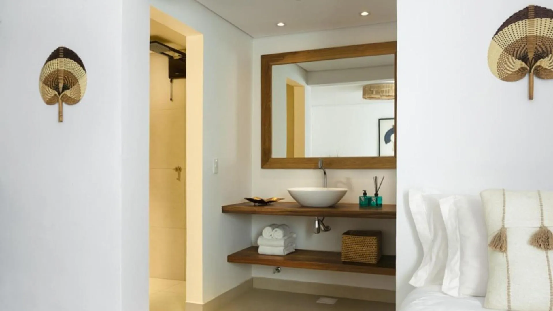 Bathroom in Villa Praia - La Villa Group