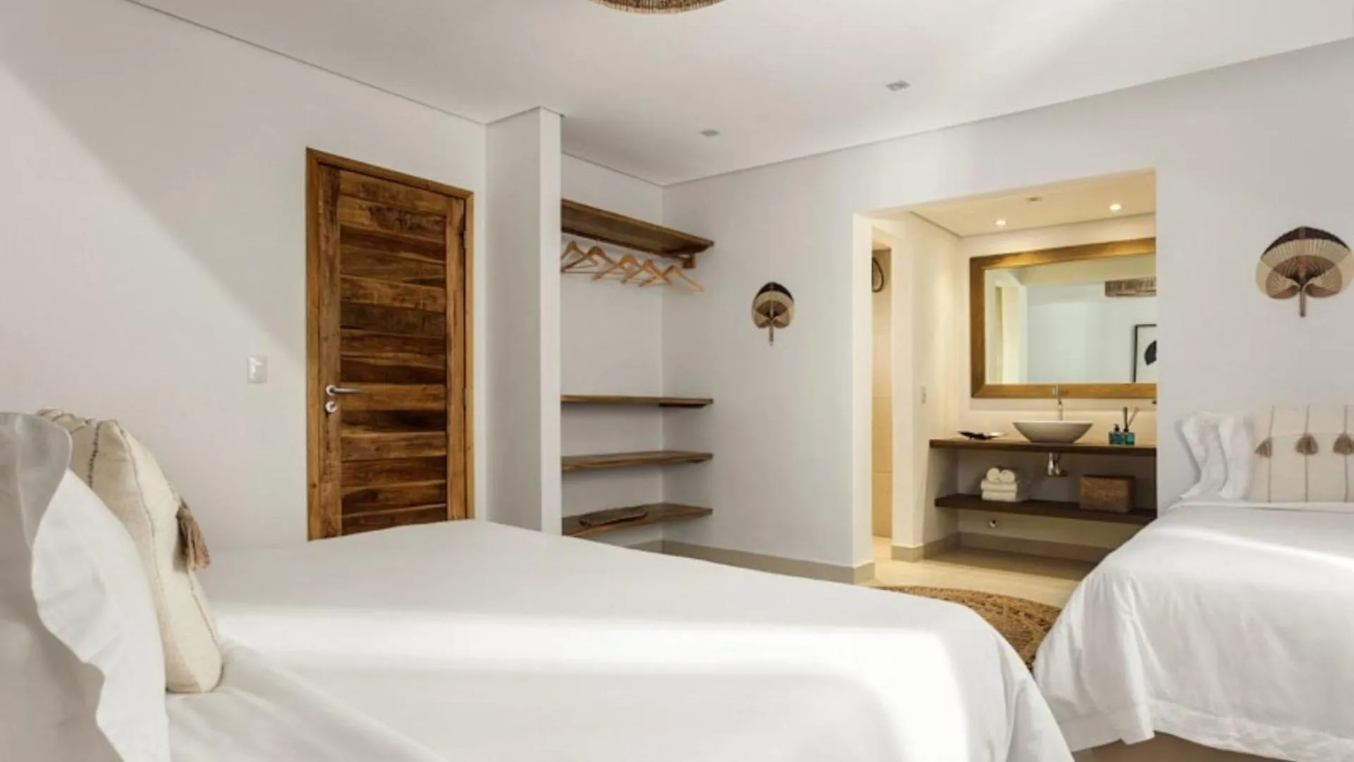 Bed in Villa Praia - La Villa Group