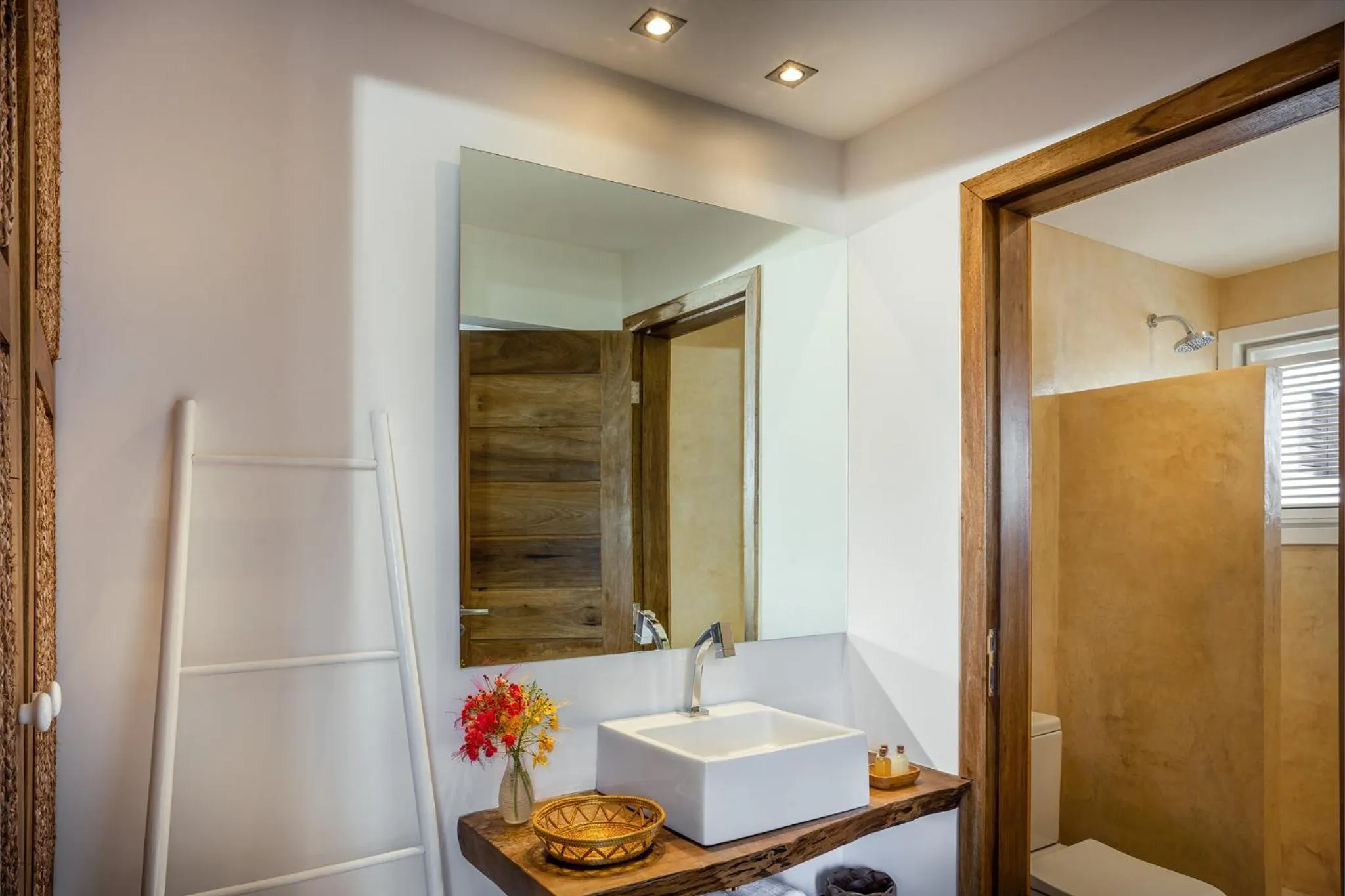 Shower in Villa Praia - La Villa Group