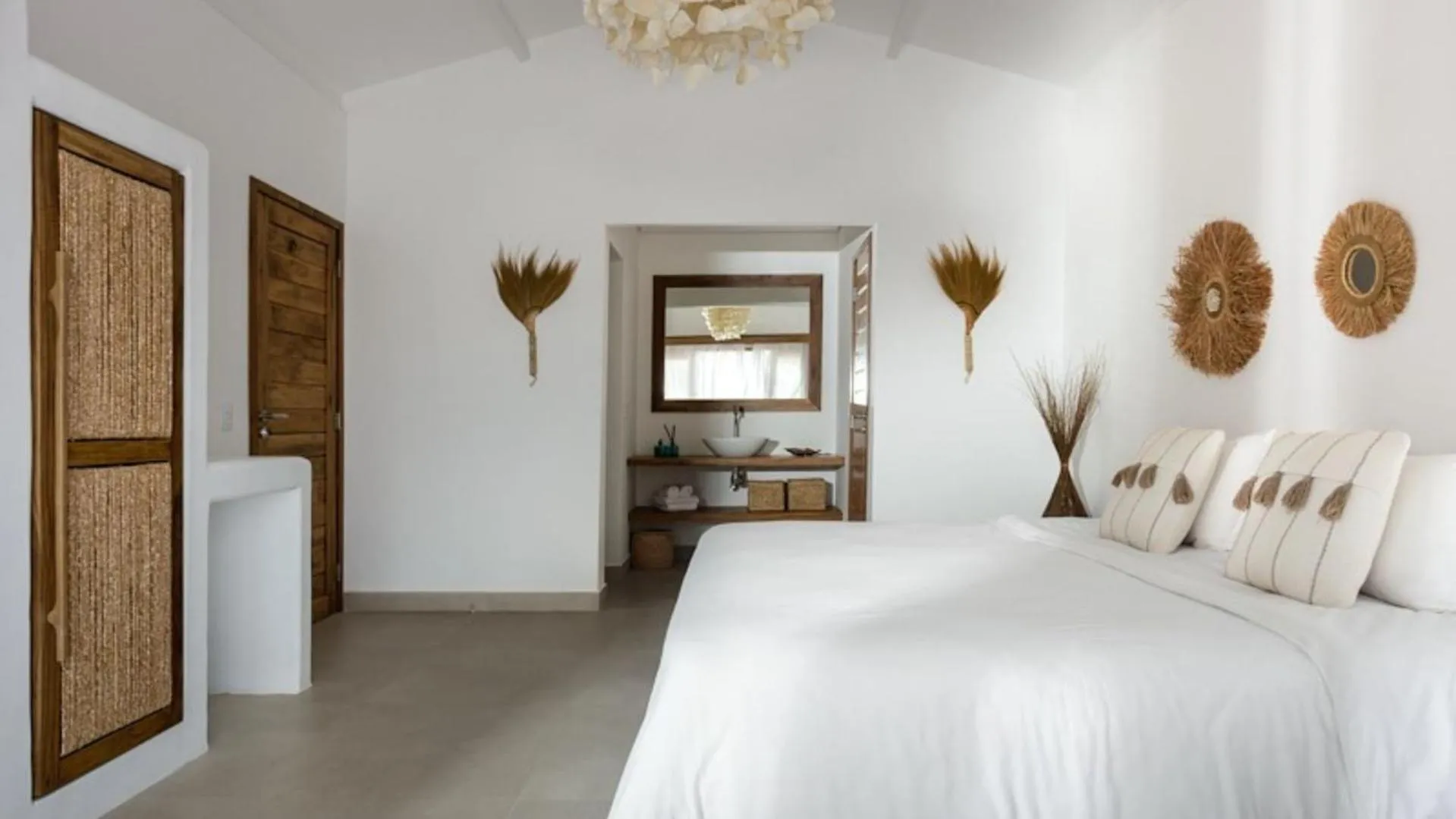 Bed in Villa Praia - La Villa Group