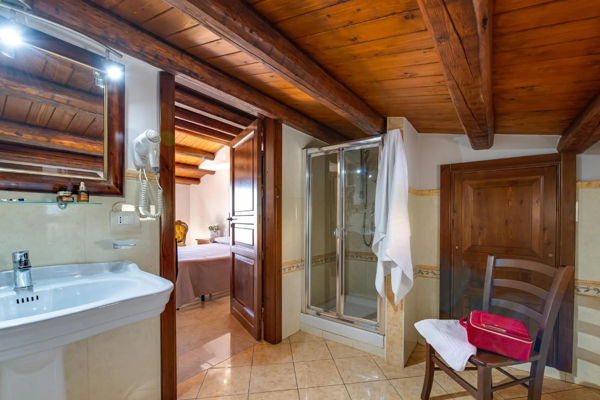 Shower in Hotel Aliai