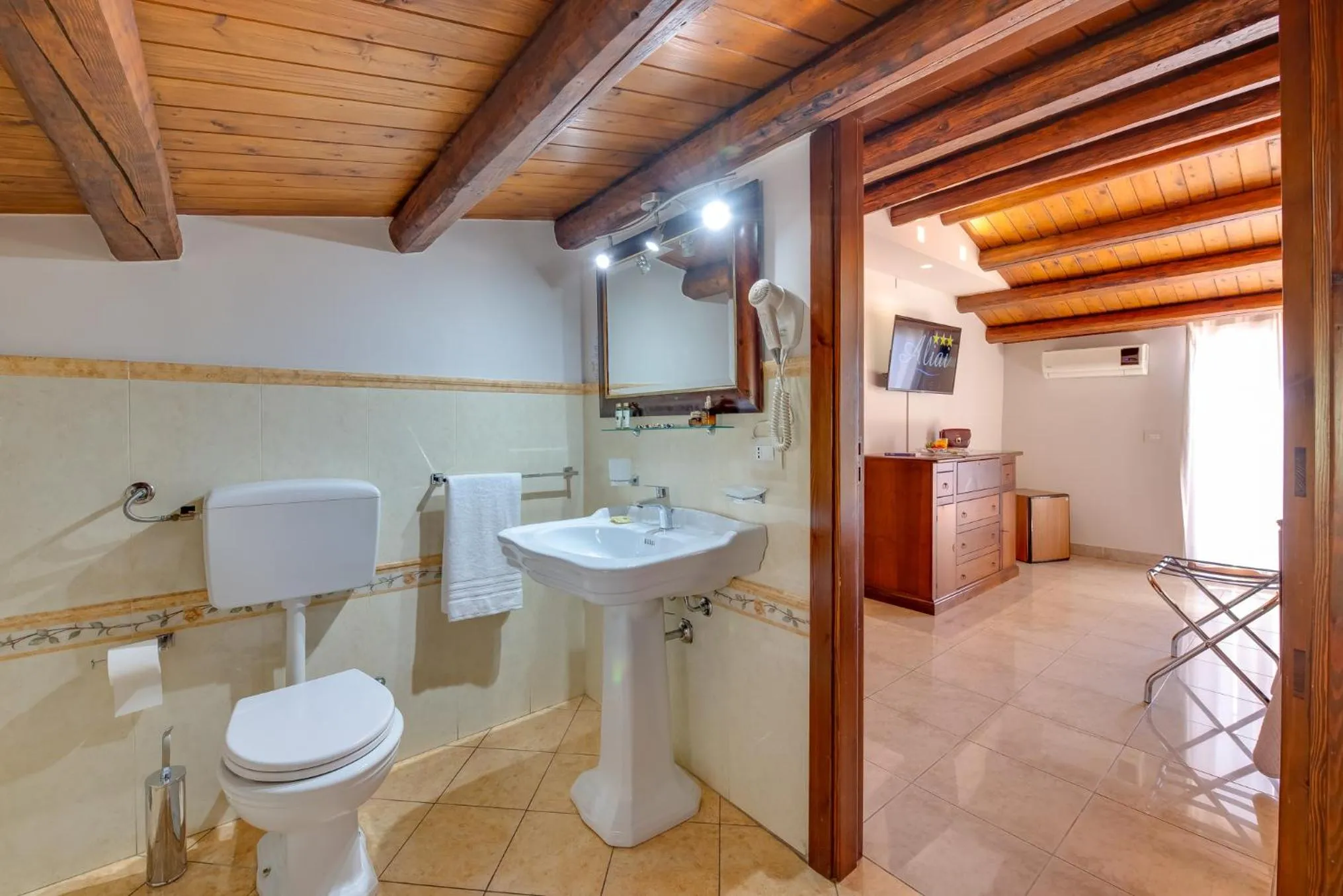 Toilet in Hotel Aliai