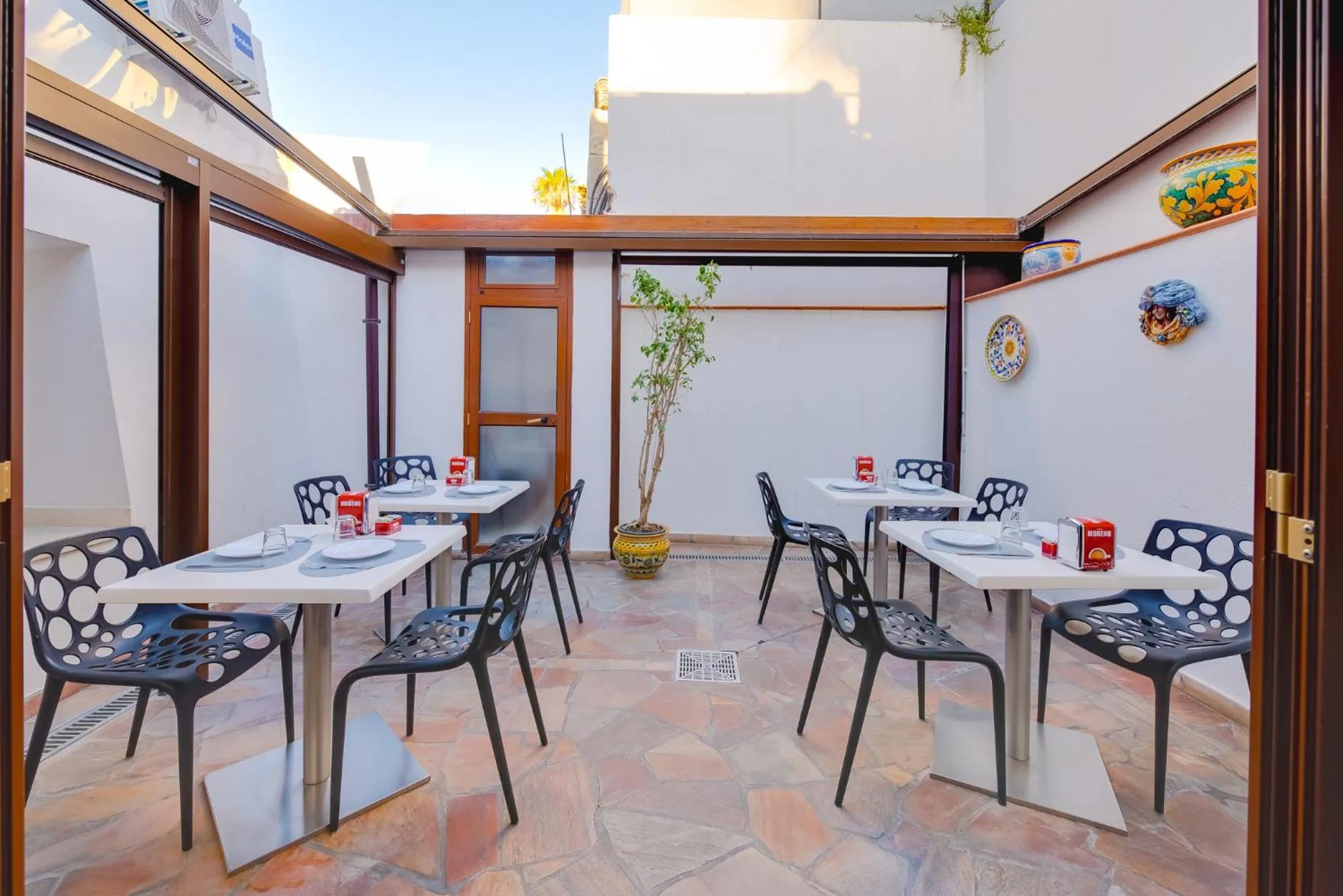 Patio in Hotel Aliai