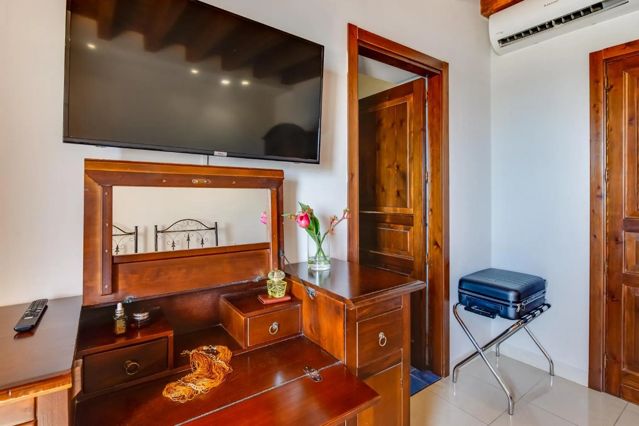 wardrobe in Hotel Aliai