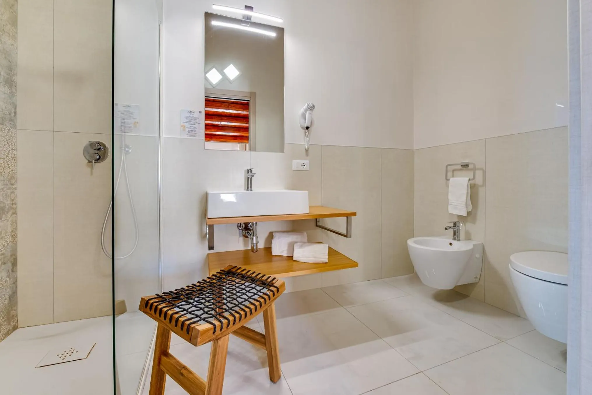 Shower in Hotel Aliai