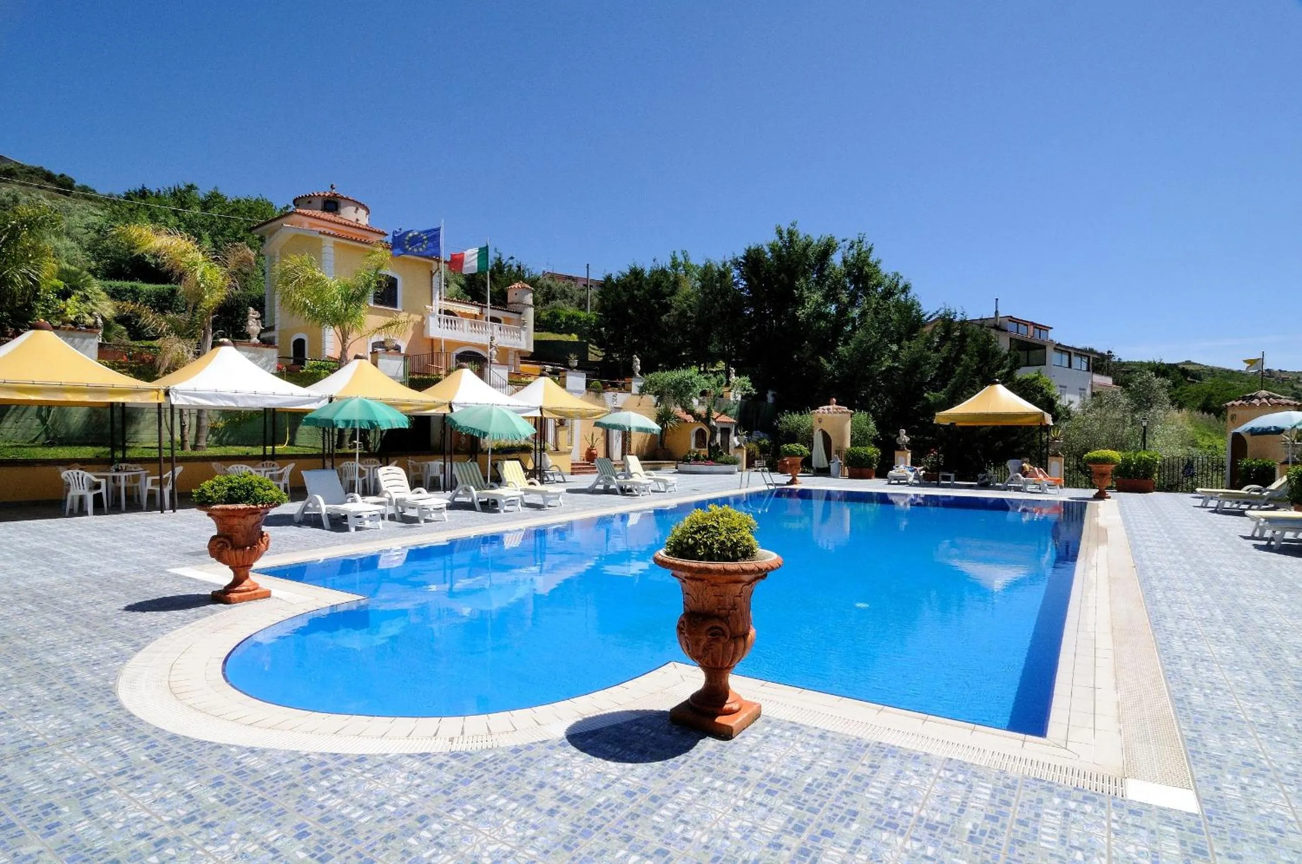 Swimming pool in Hotel Villa La Colombaia