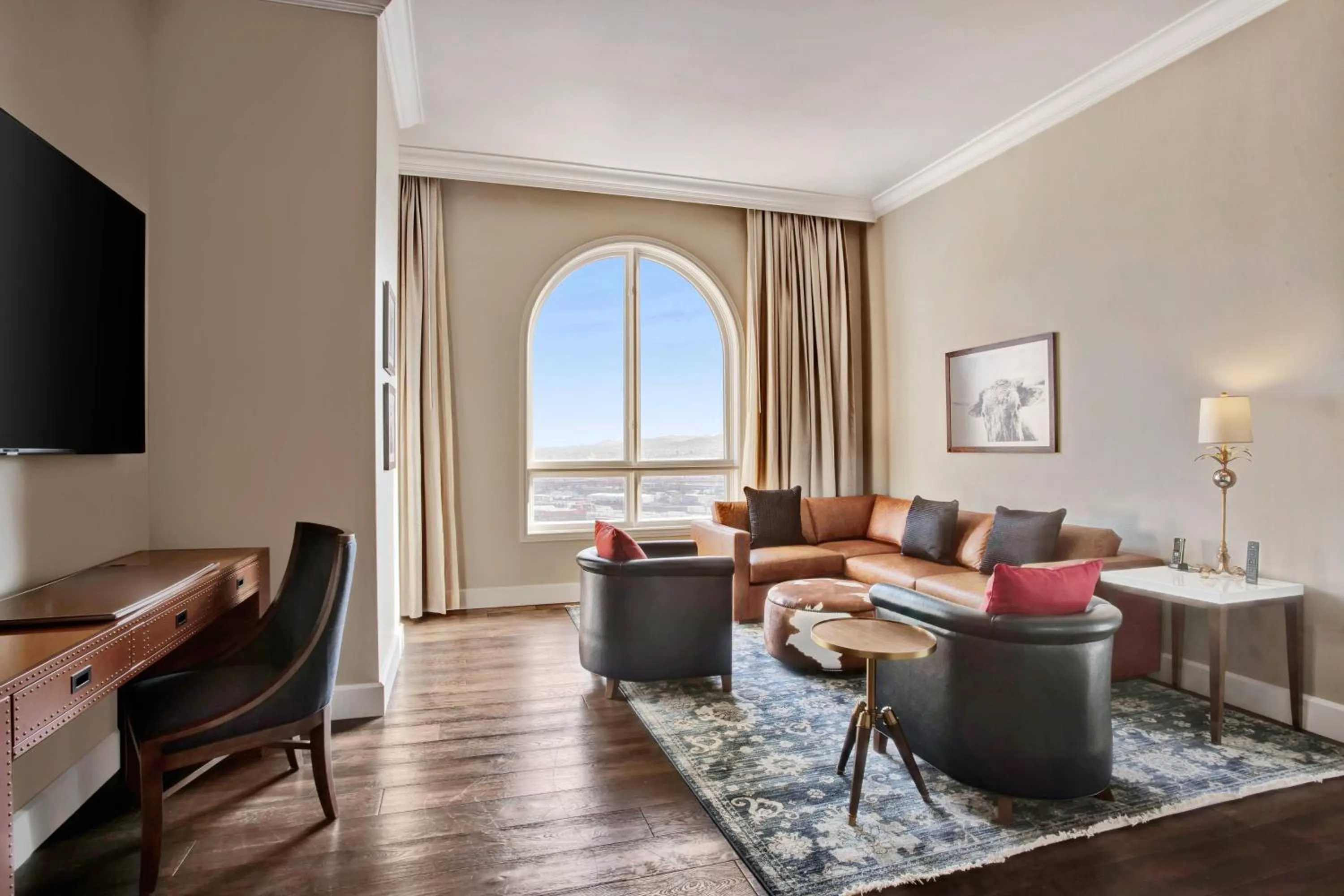 Living room in Hotel Paso Del Norte, Autograph Collection