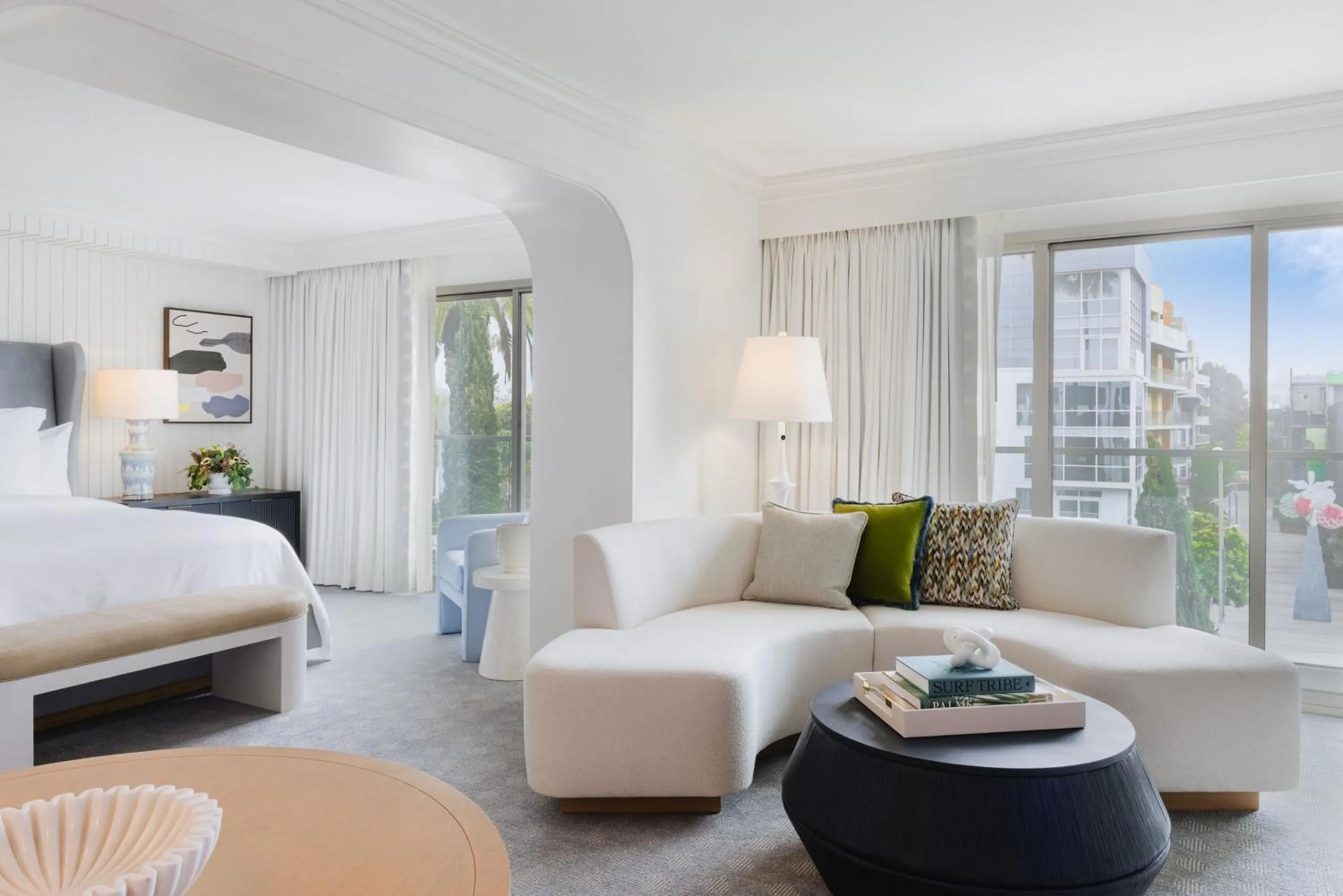 Living room, Bed in Regent Santa Monica Beach