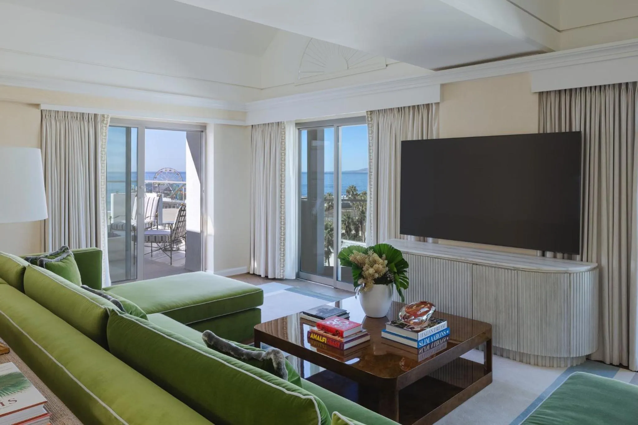 Photo of the whole room in Regent Santa Monica Beach