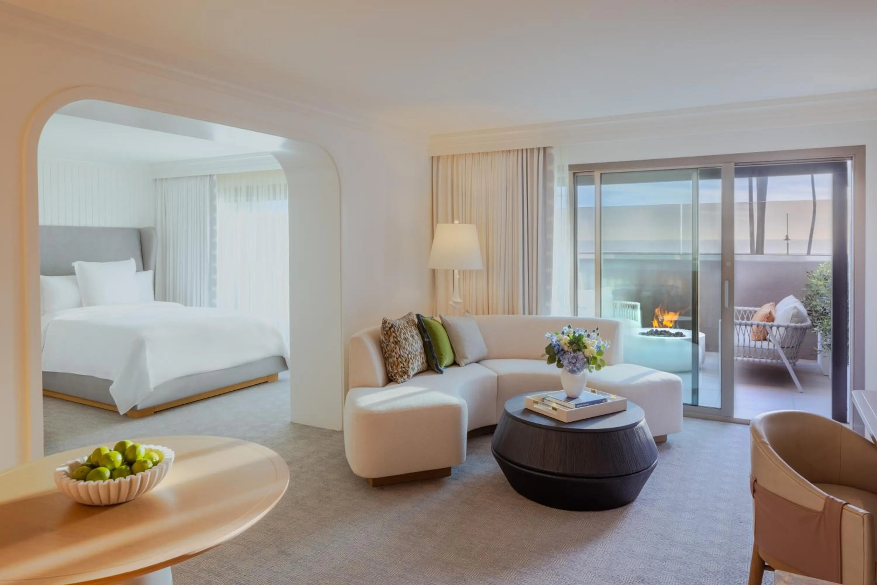 View (from property/room), Bed in Regent Santa Monica Beach