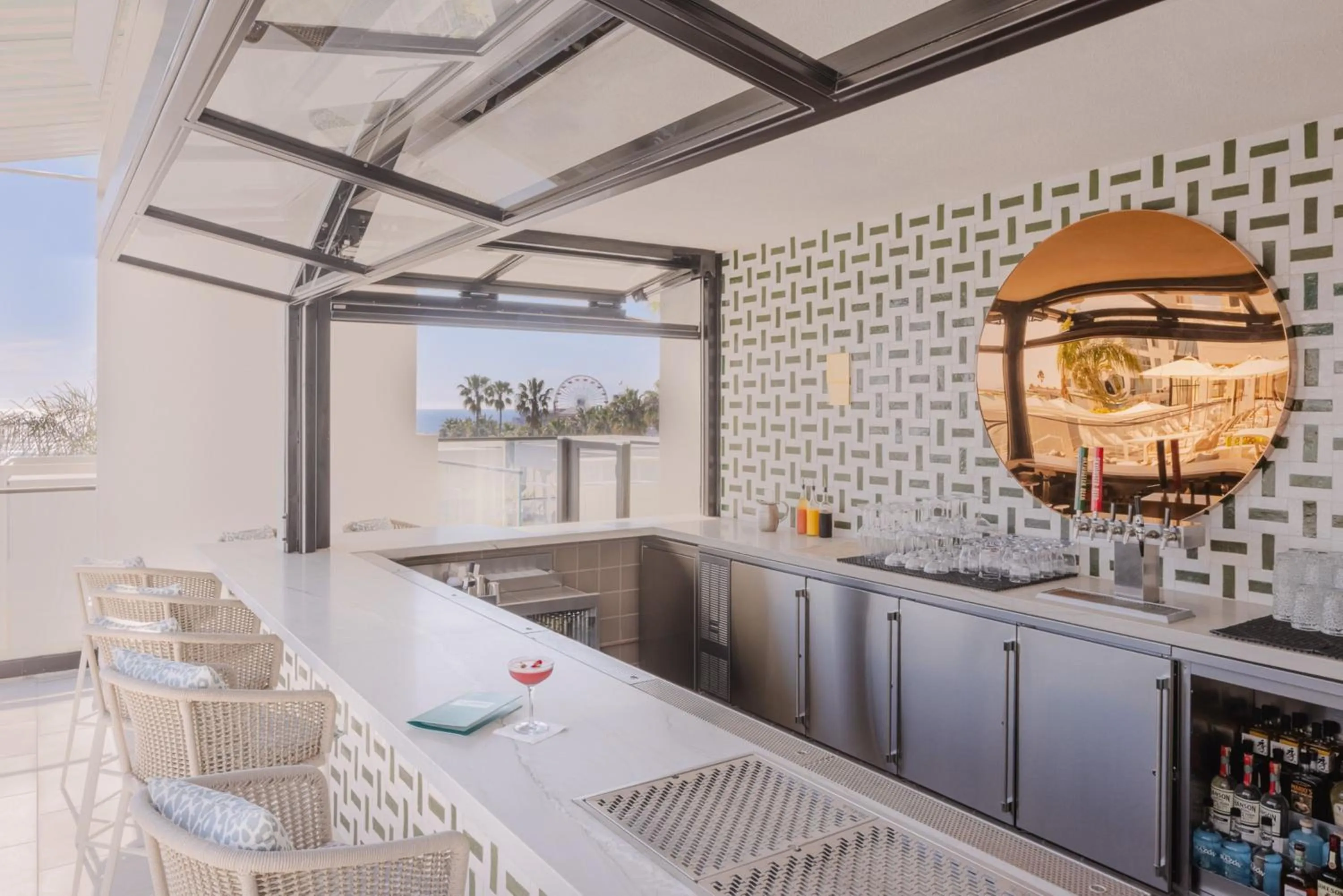 Lounge or bar in Regent Santa Monica Beach