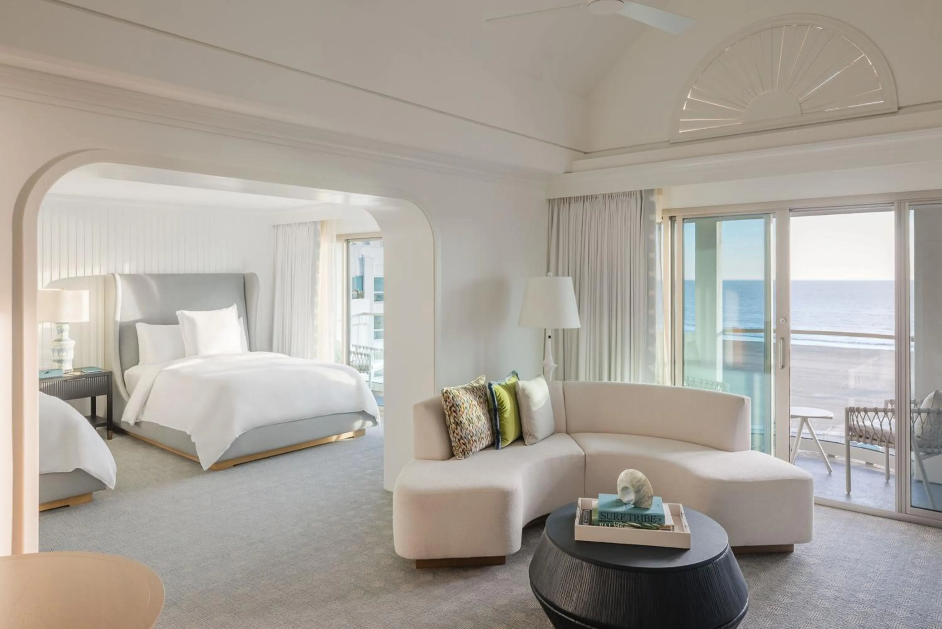 Sea view, Bed in Regent Santa Monica Beach