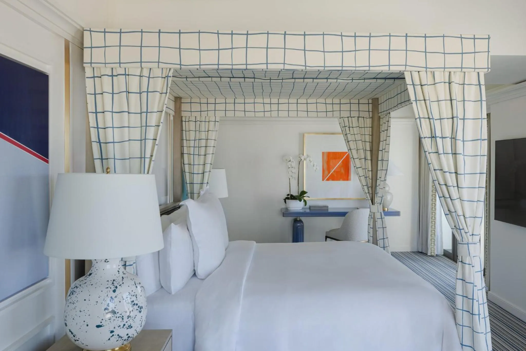 Photo of the whole room, Bed in Regent Santa Monica Beach