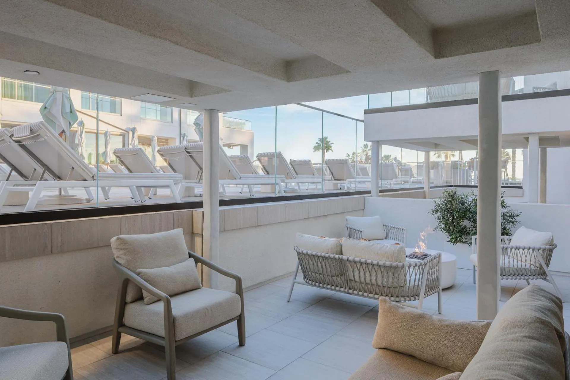 Pool view in Regent Santa Monica Beach