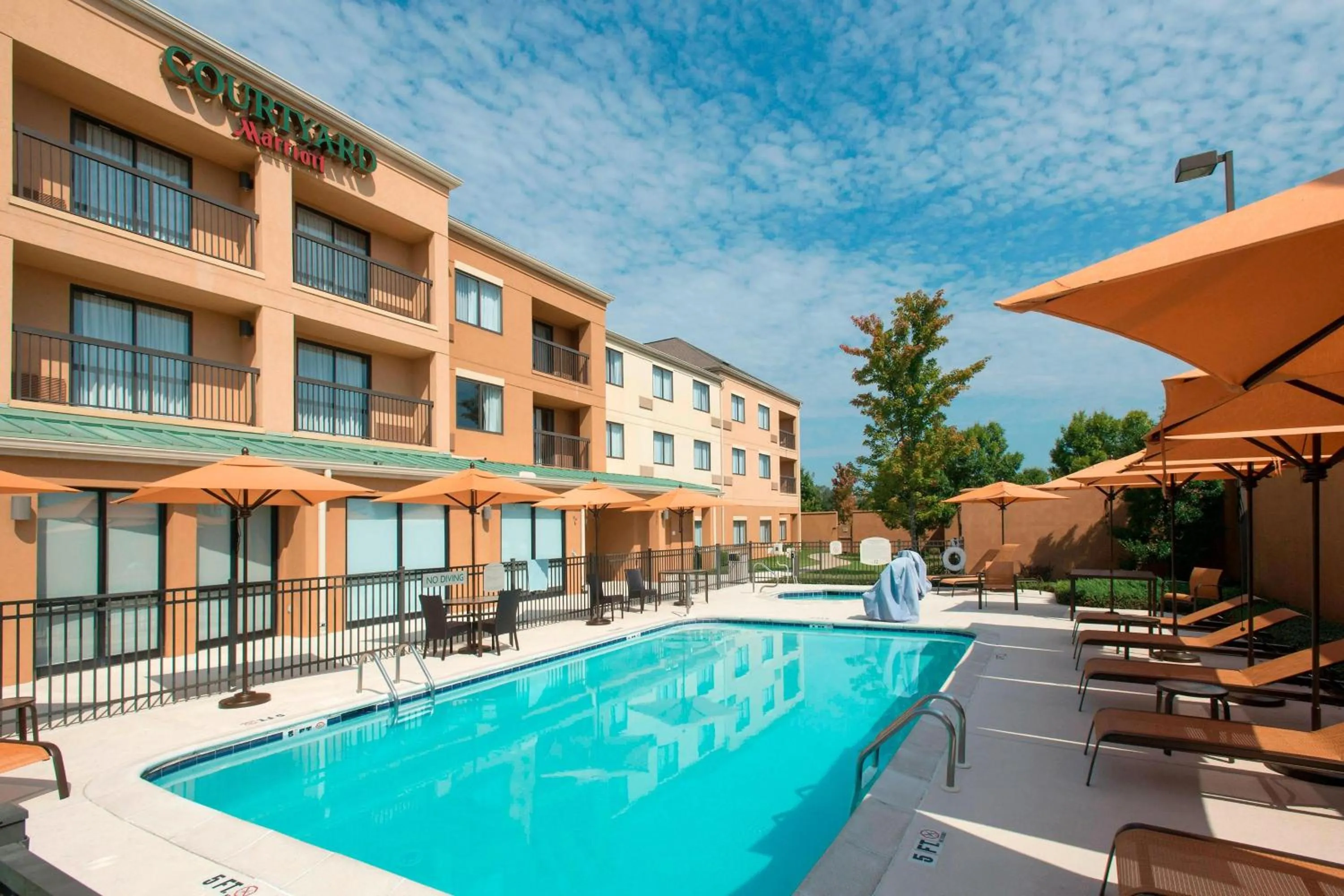 Swimming pool in Courtyard by Marriott Montgomery Prattville