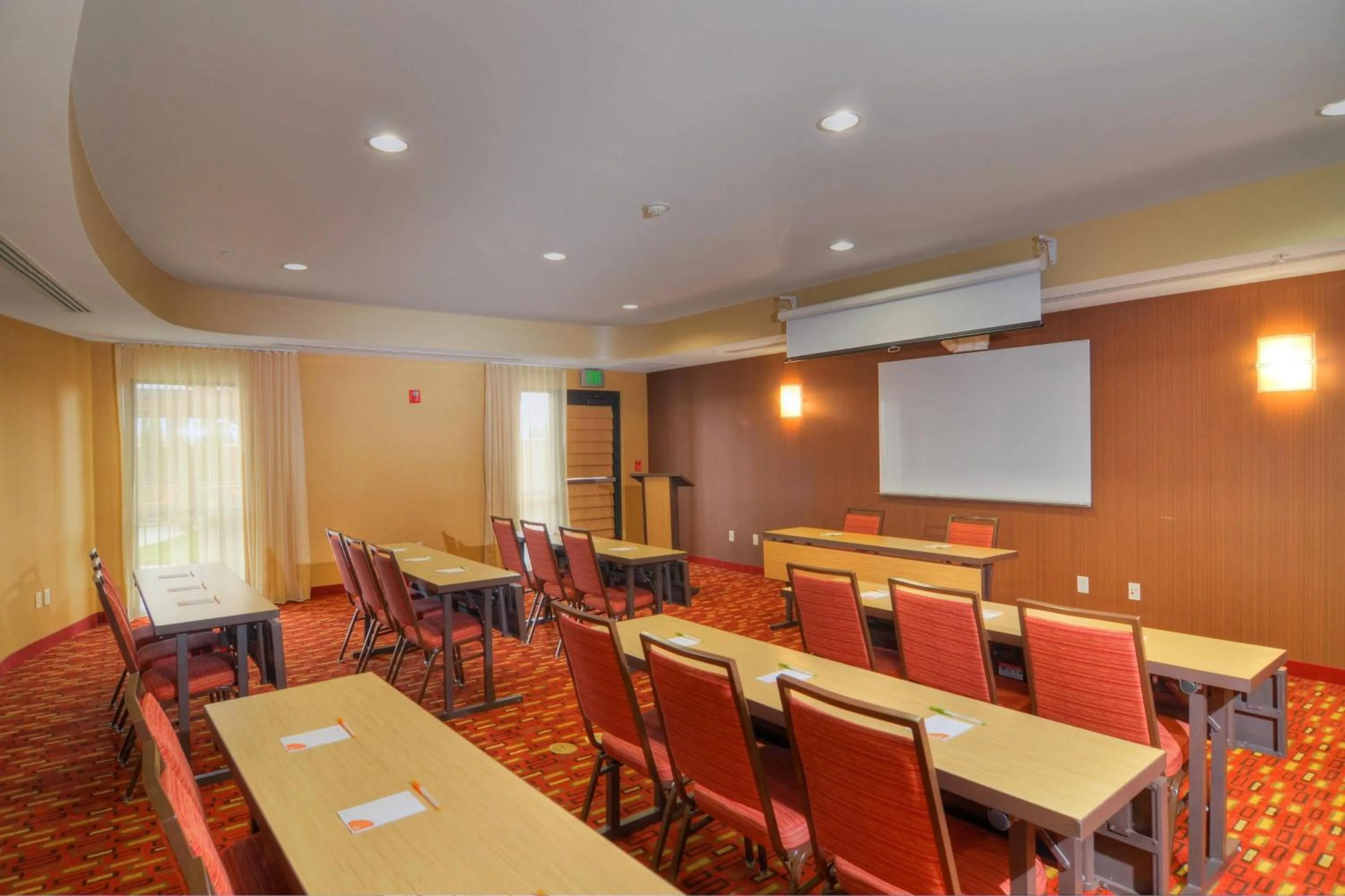 Meeting/conference room in Courtyard Medford Airport