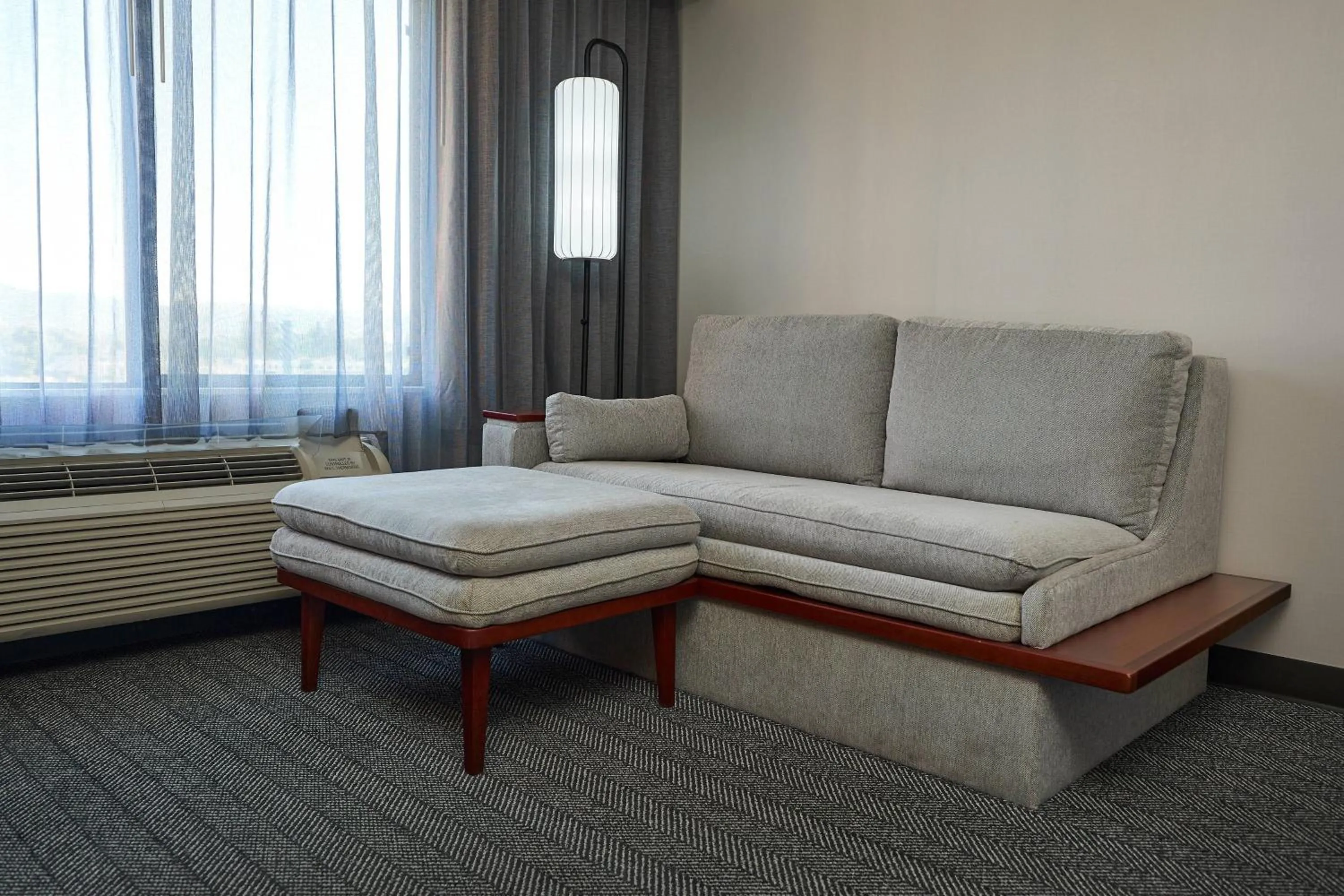 Photo of the whole room in Courtyard Medford Airport