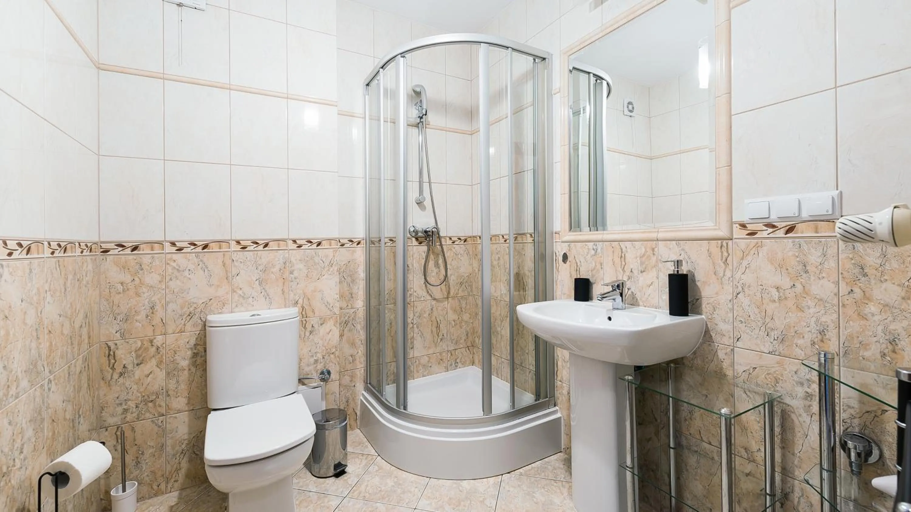 Shower in Zakopane Centrum, Sun & Snow