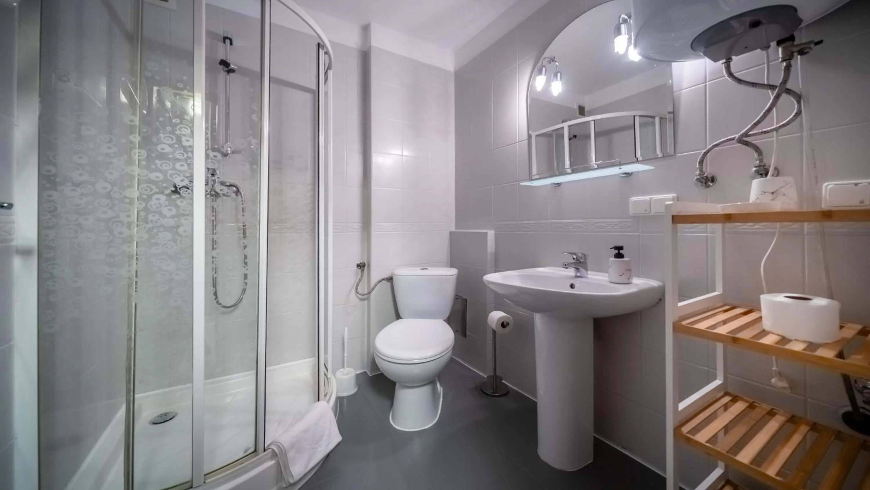 Shower in Zakopane Centrum, Sun & Snow