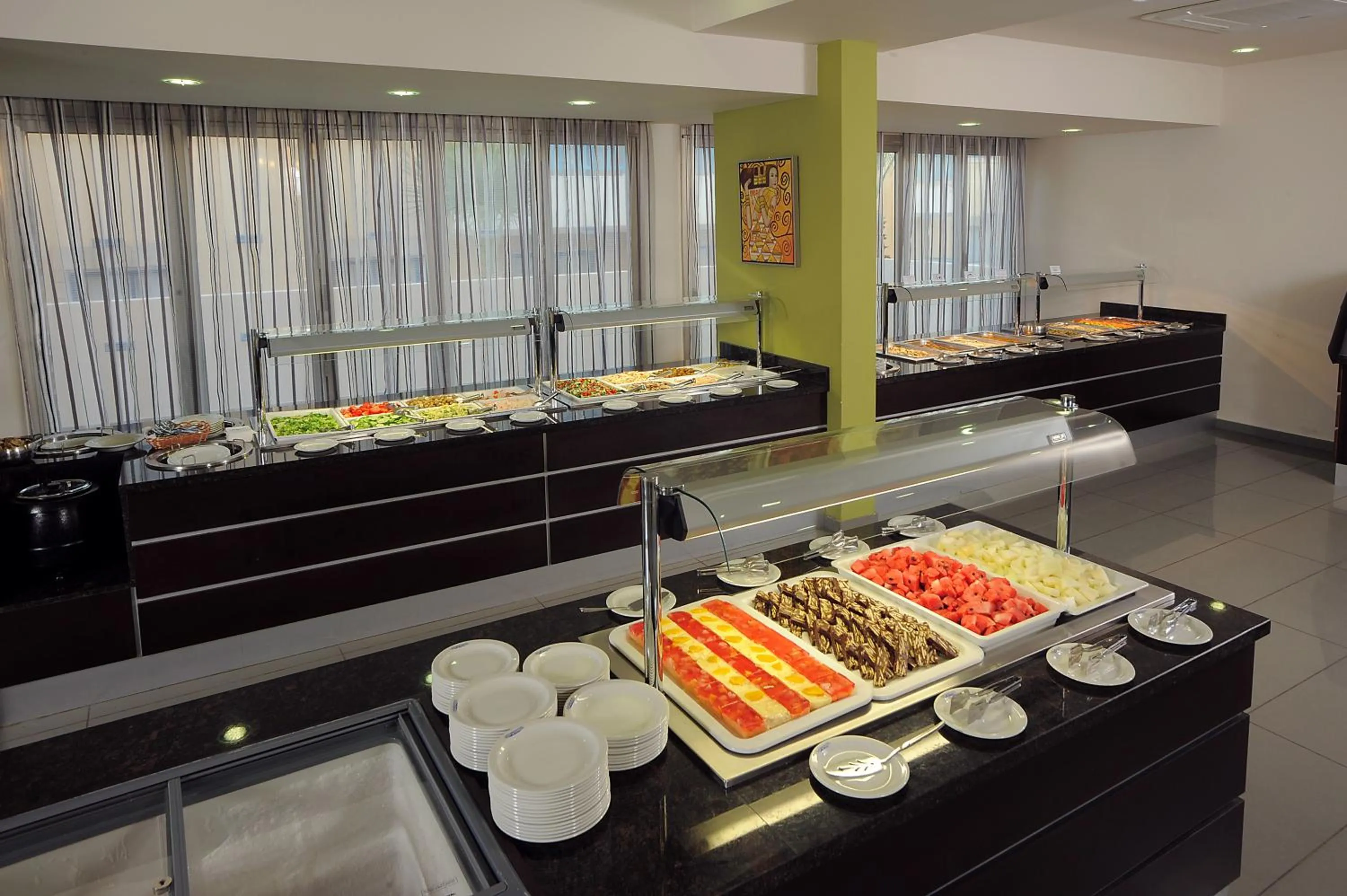 Restaurant/places to eat in Euronapa Hotel Apartments