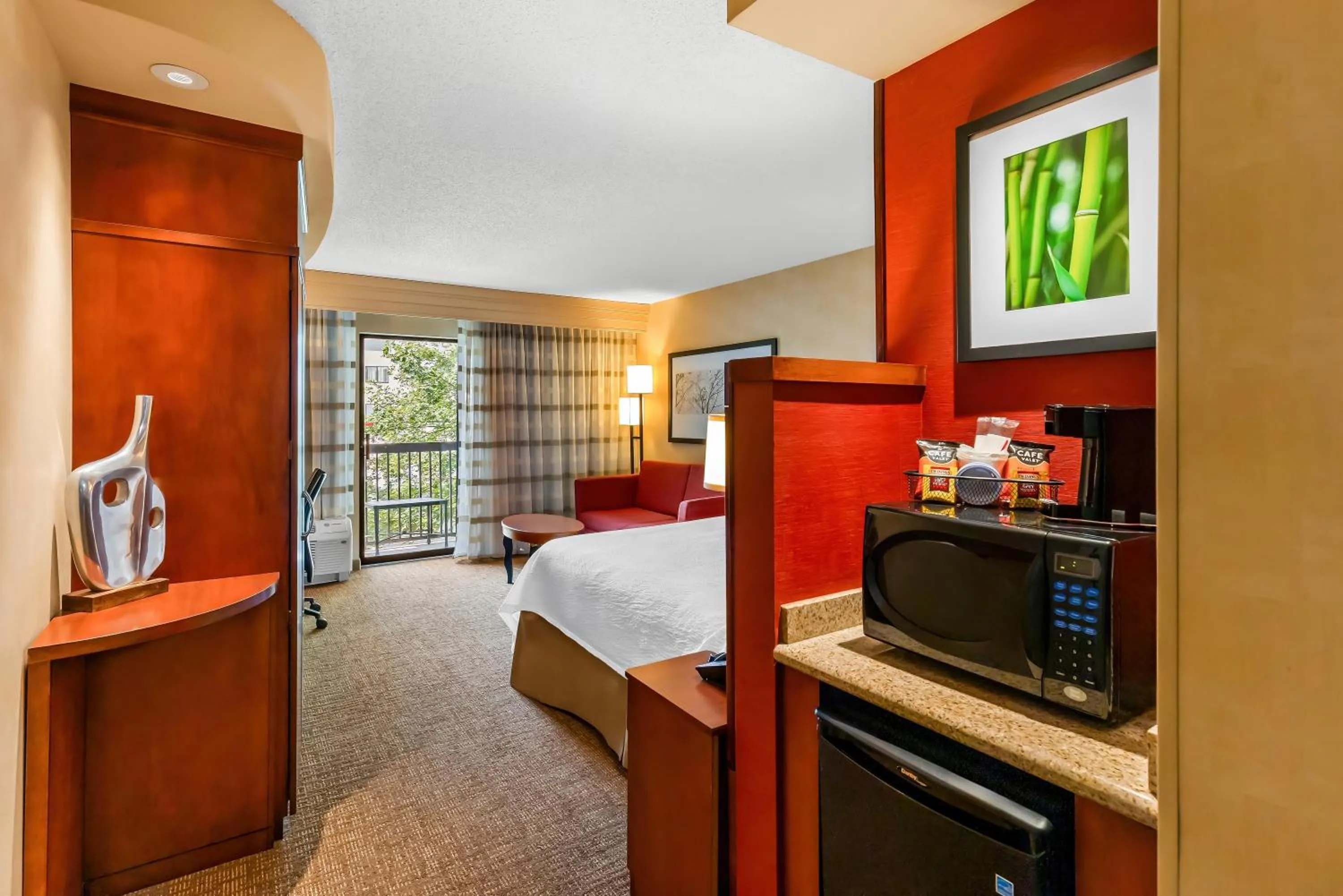 Bedroom, Bed in Sonesta Essential Junction City