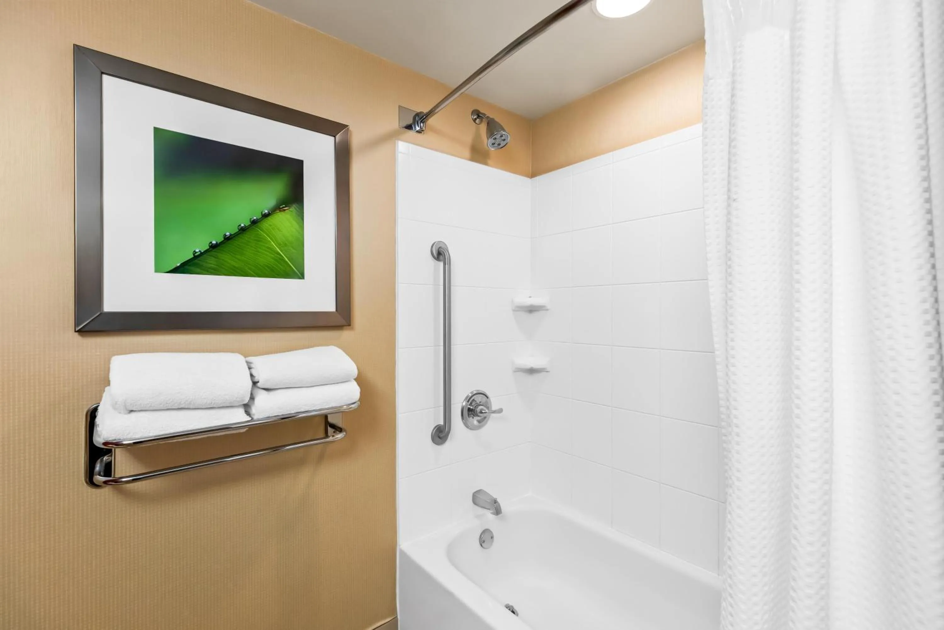 Bathroom in Sonesta Essential Junction City