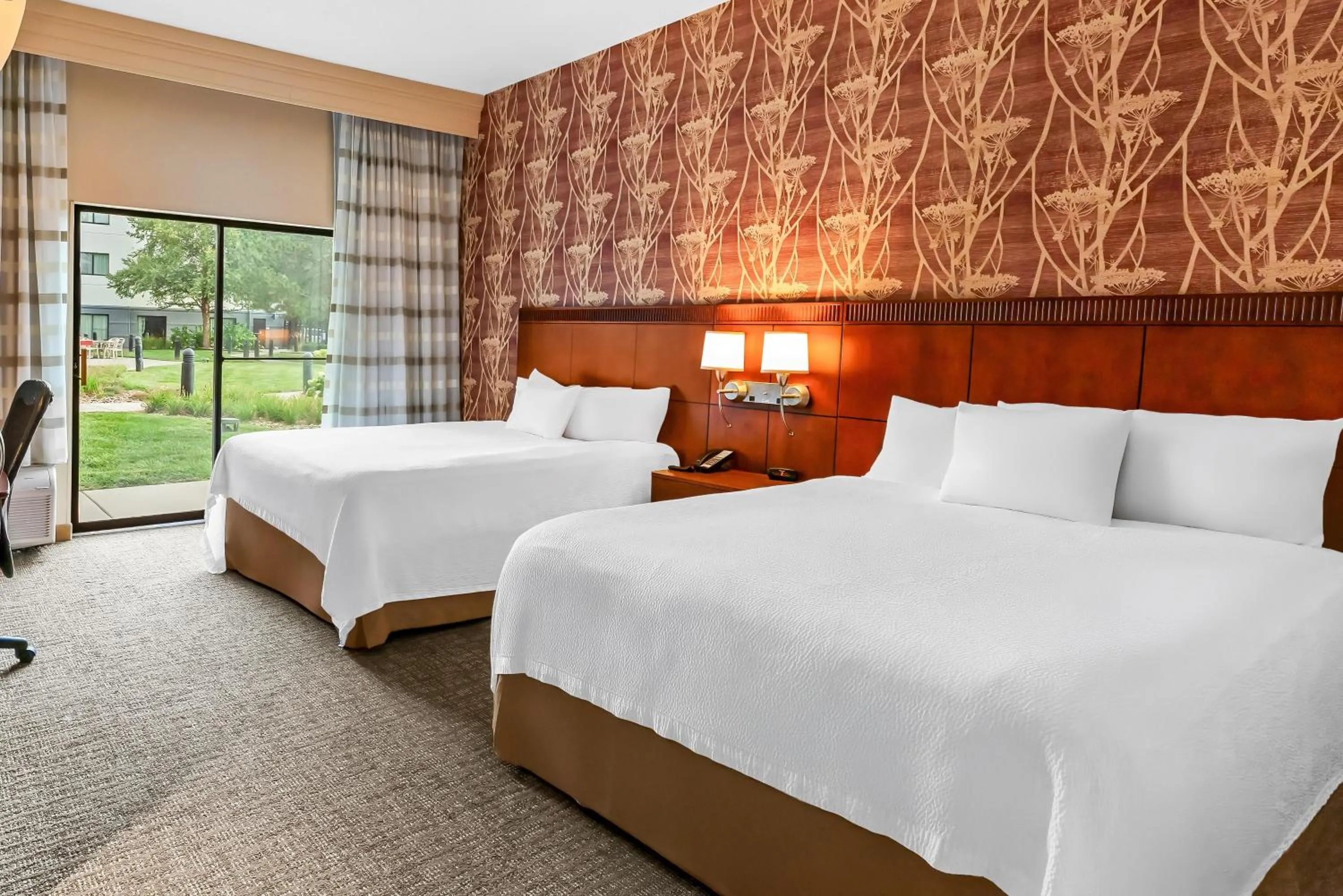 Bedroom, Bed in Sonesta Essential Junction City