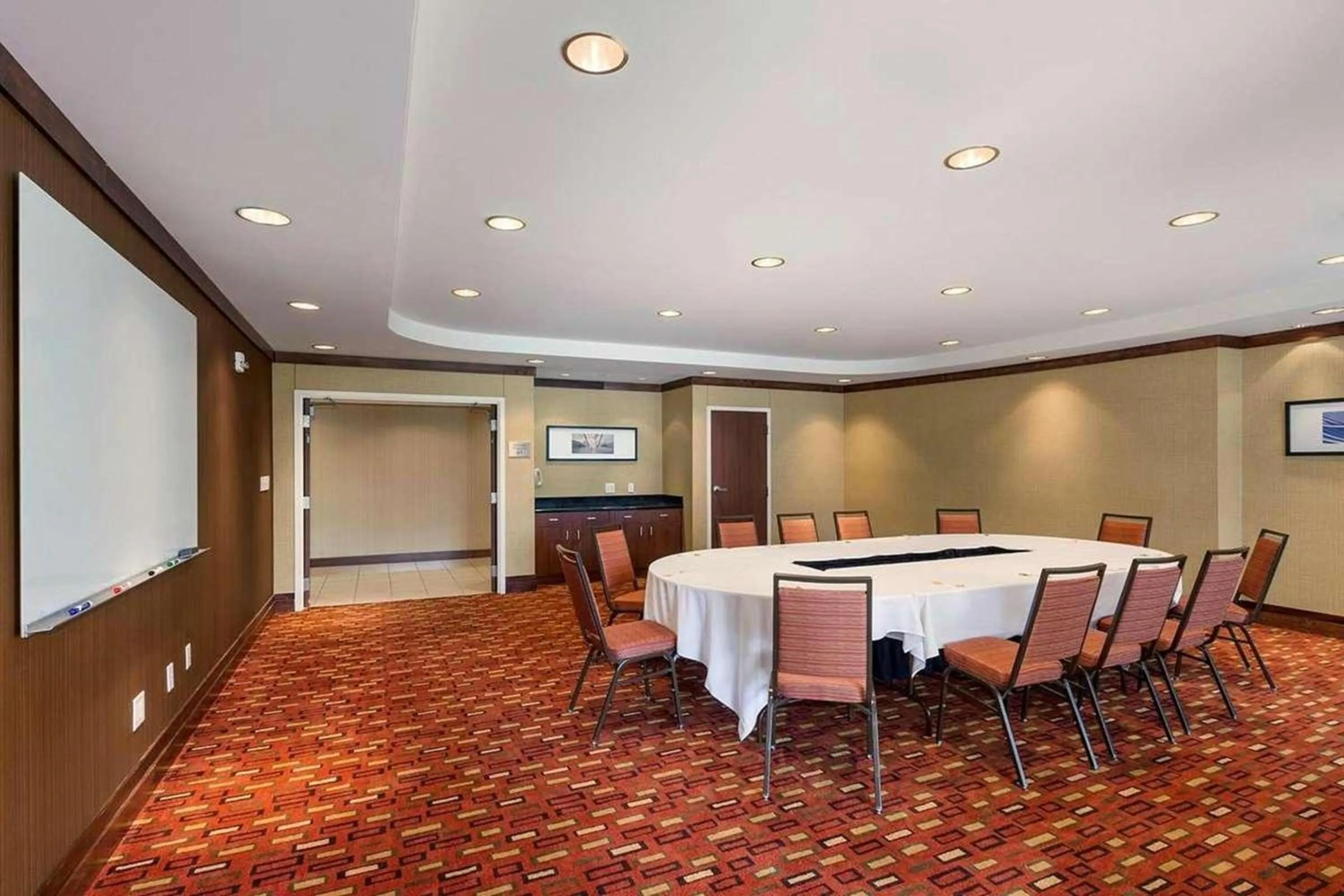 Meeting/conference room in Sonesta Essential Junction City
