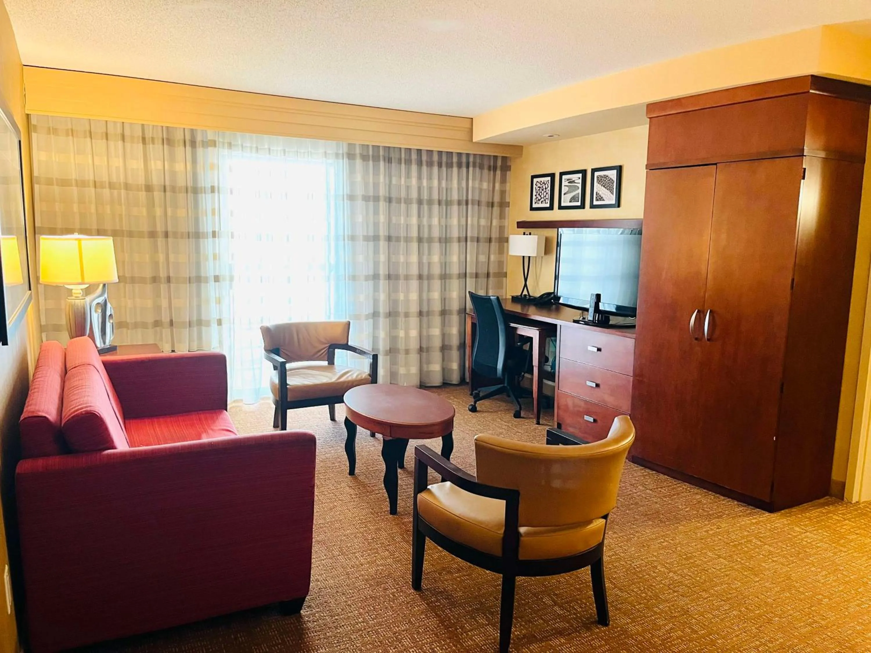 Photo of the whole room in Courtyard by Marriott Junction City