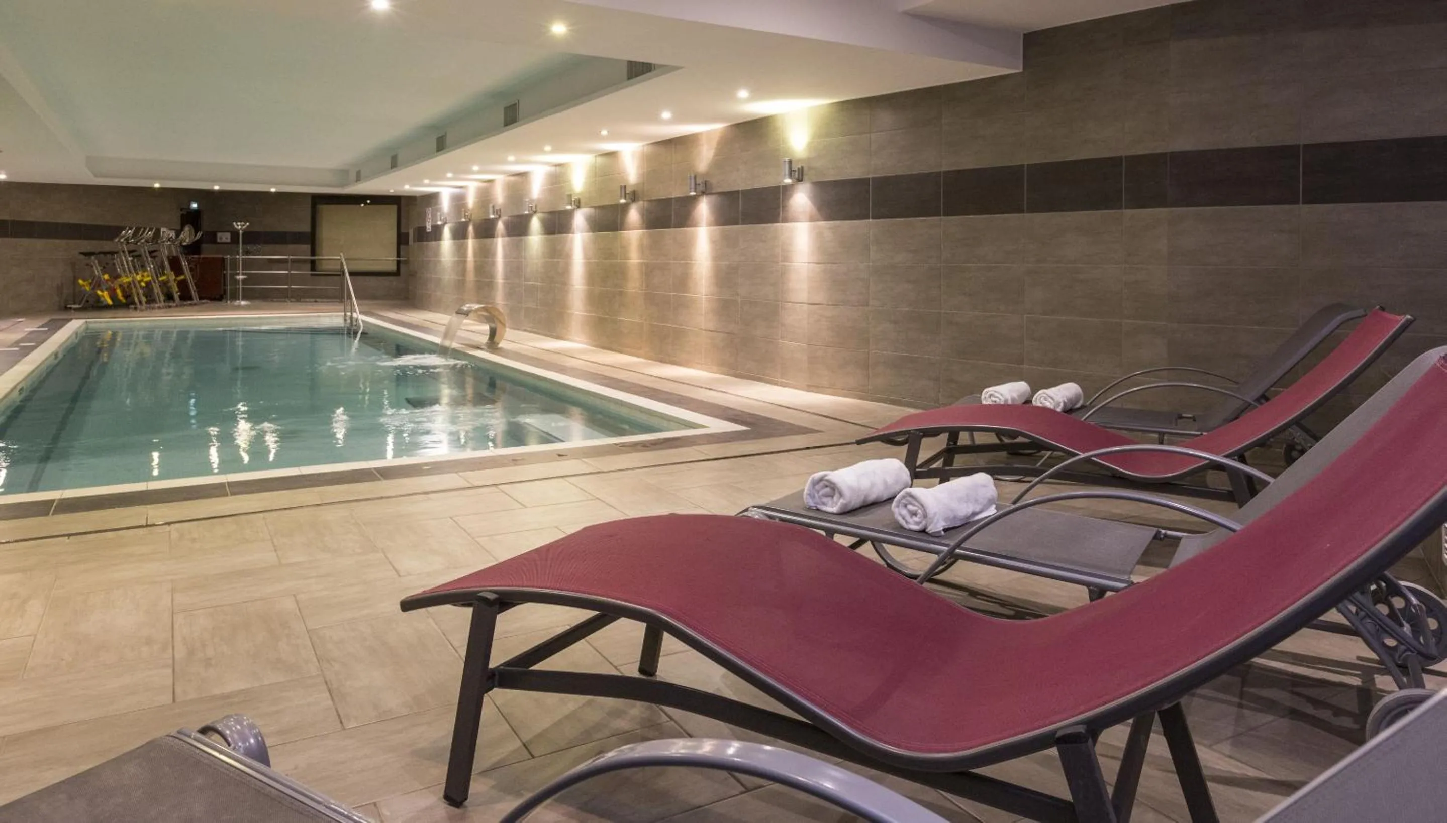 Swimming pool in Zenitude Swiss Apparthotels