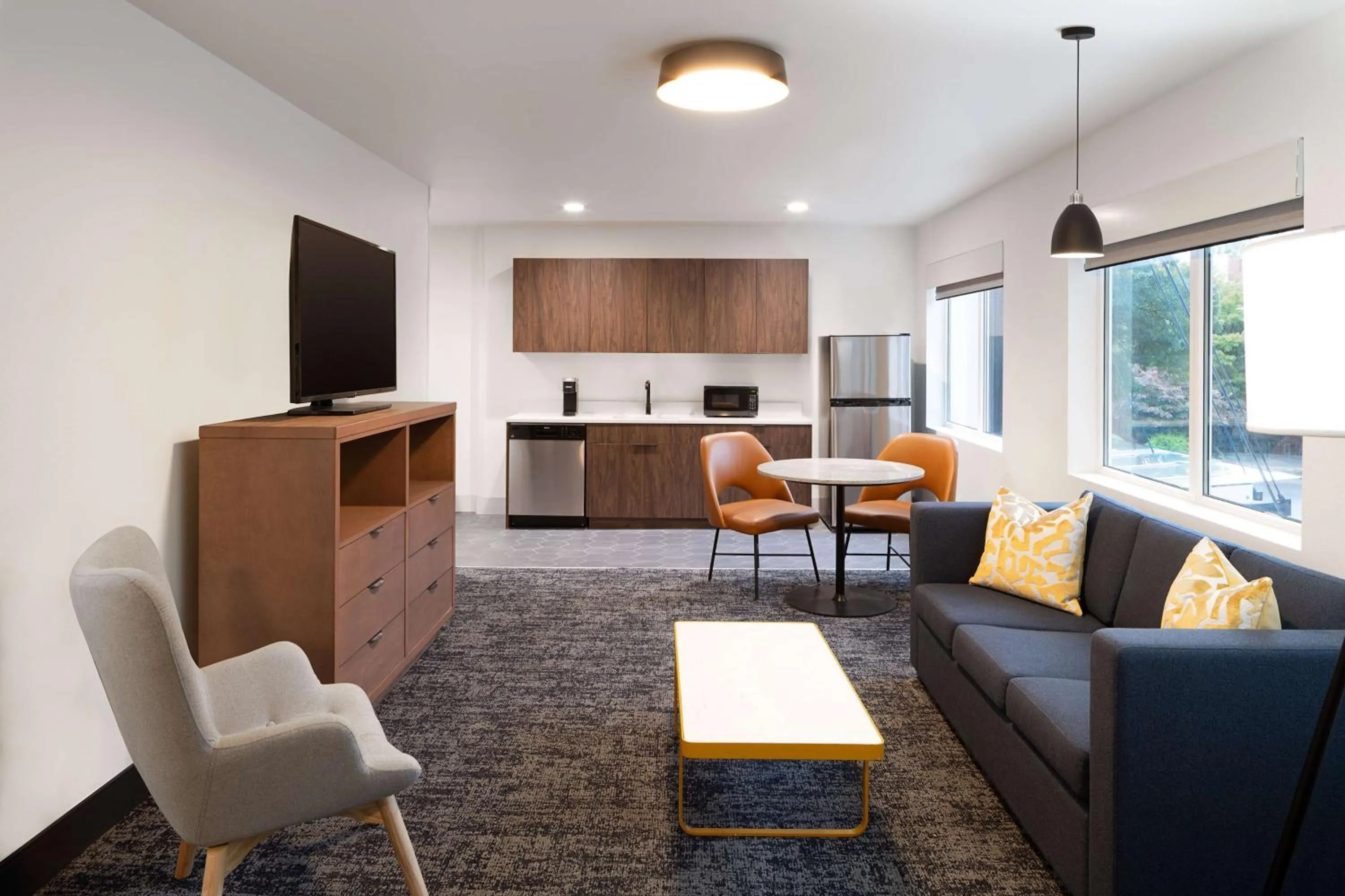 Living room in River's Edge Hotel Portland, Tapestry Collection by Hilton