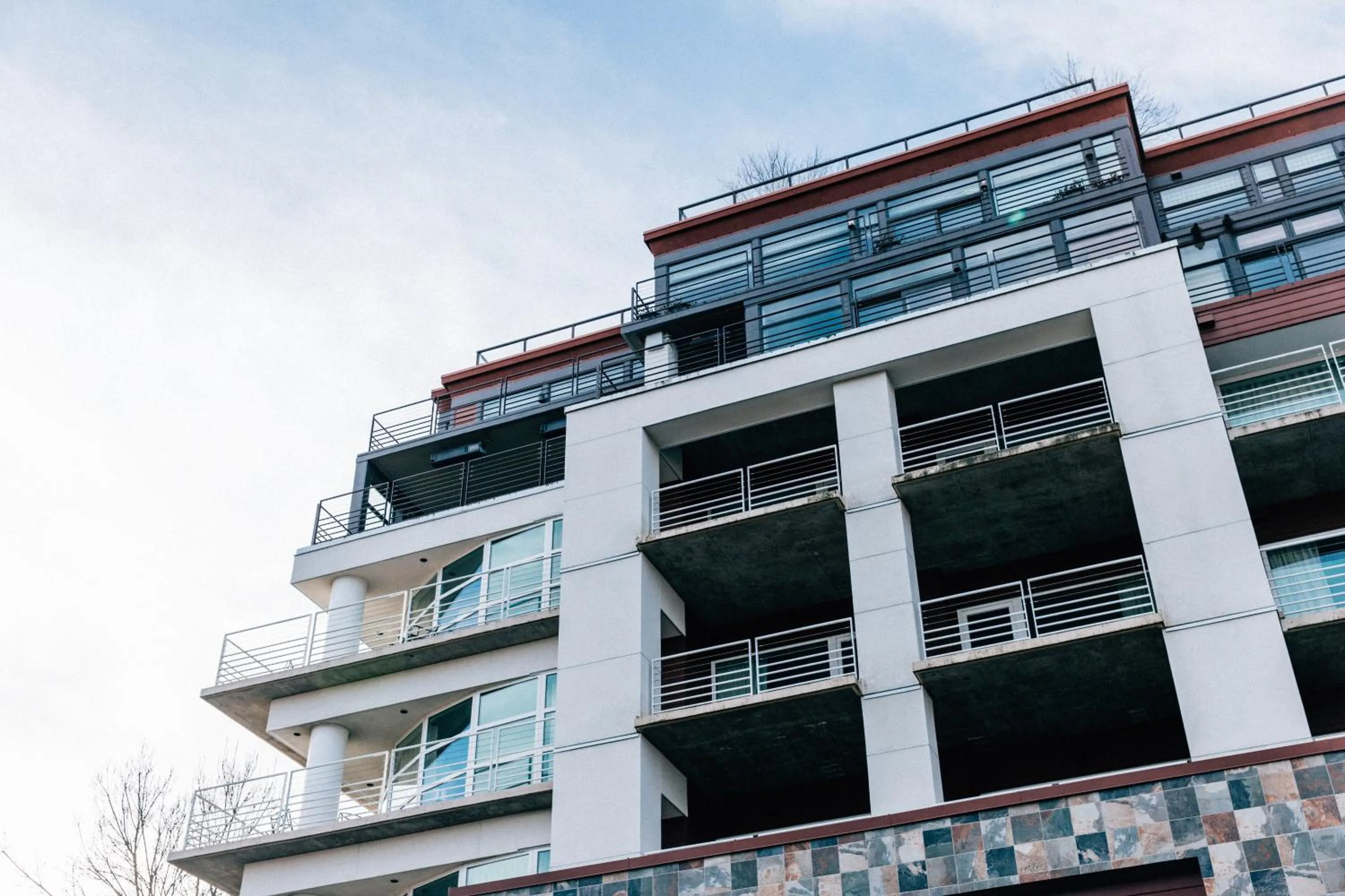 Property building in River's Edge Hotel Portland, Tapestry Collection by Hilton