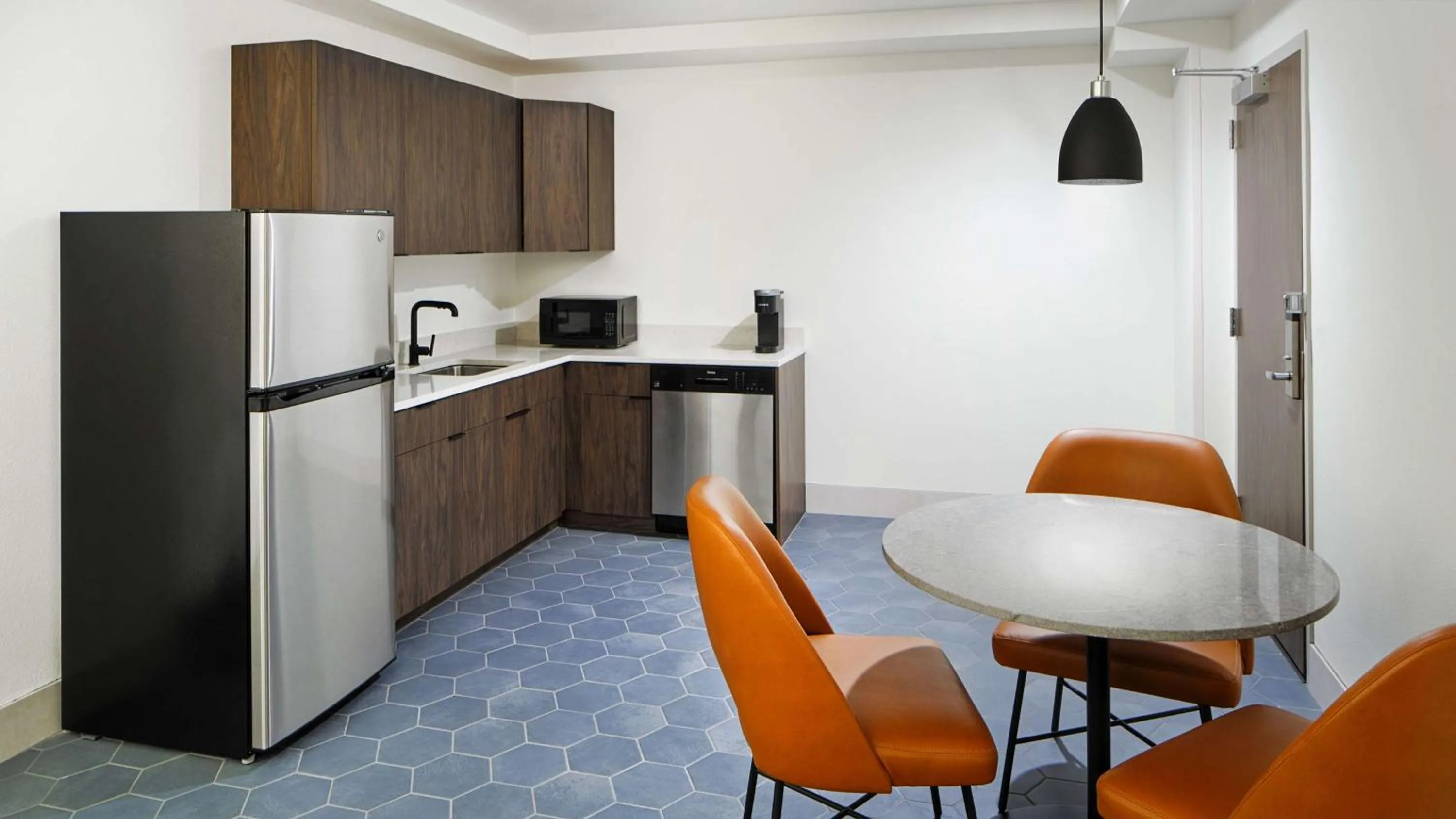 Kitchen or kitchenette in River's Edge Hotel Portland, Tapestry Collection by Hilton