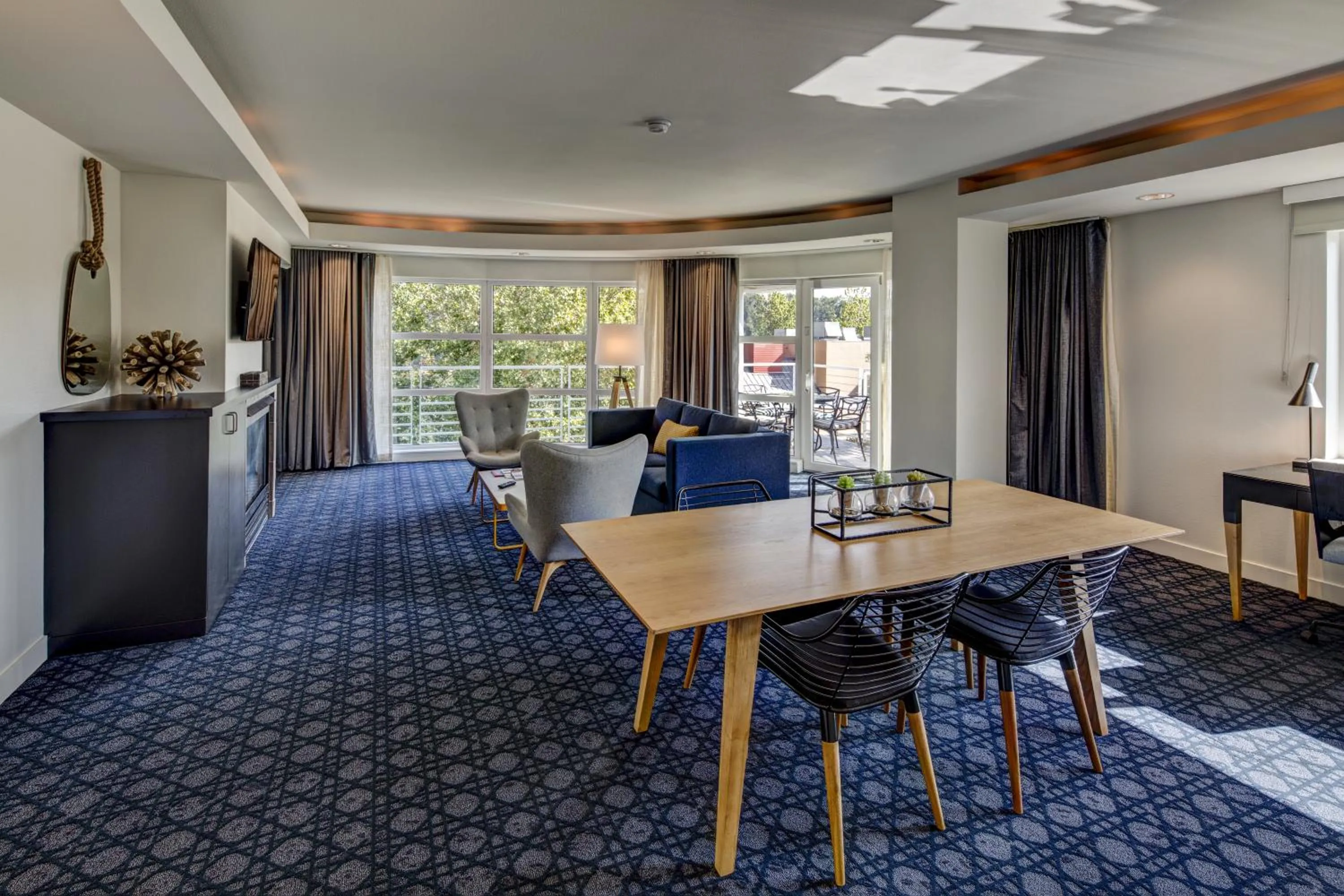 Living room in River's Edge Hotel Portland, Tapestry Collection by Hilton