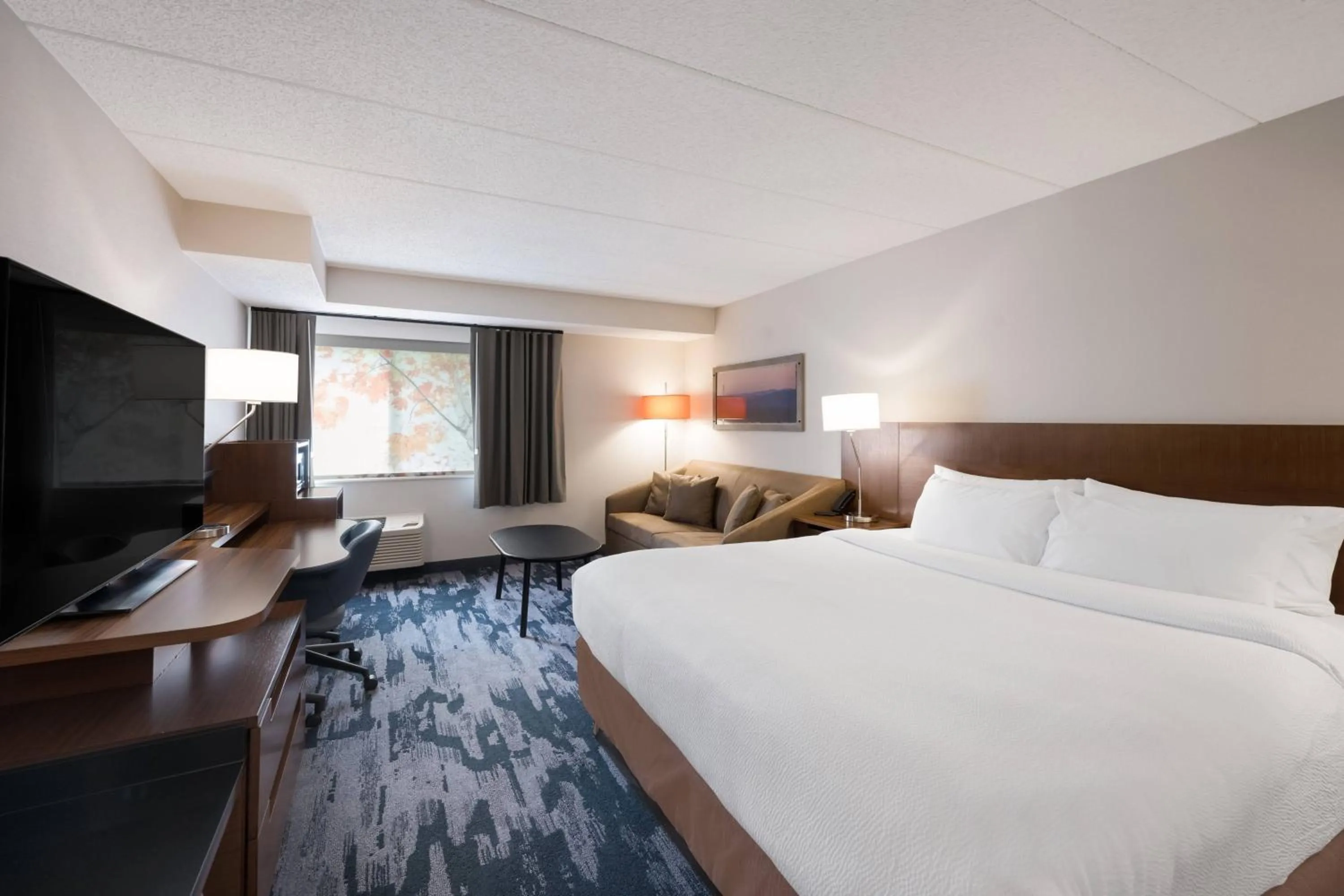 Bedroom, Bed in Fairfield Inn by Marriott Amesbury