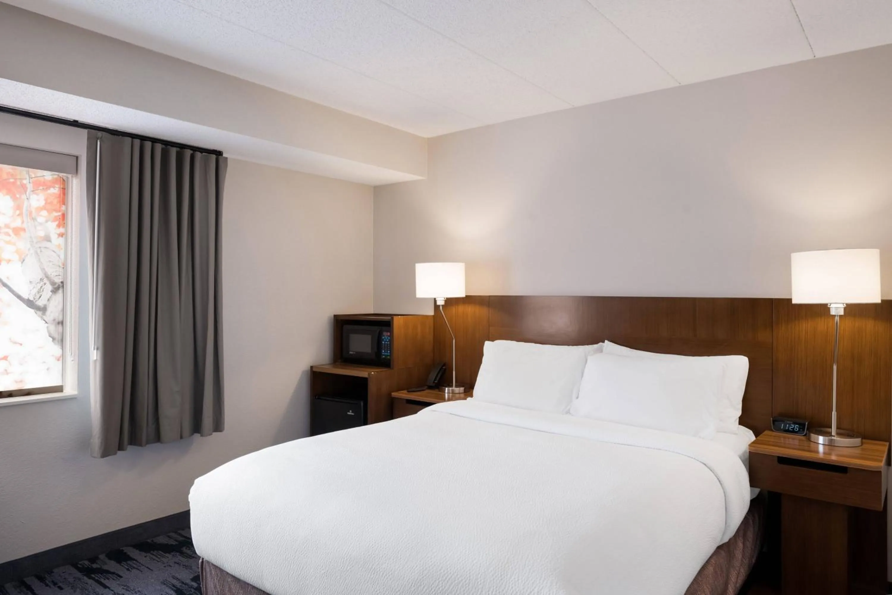 Bedroom, Bed in Fairfield Inn by Marriott Amesbury