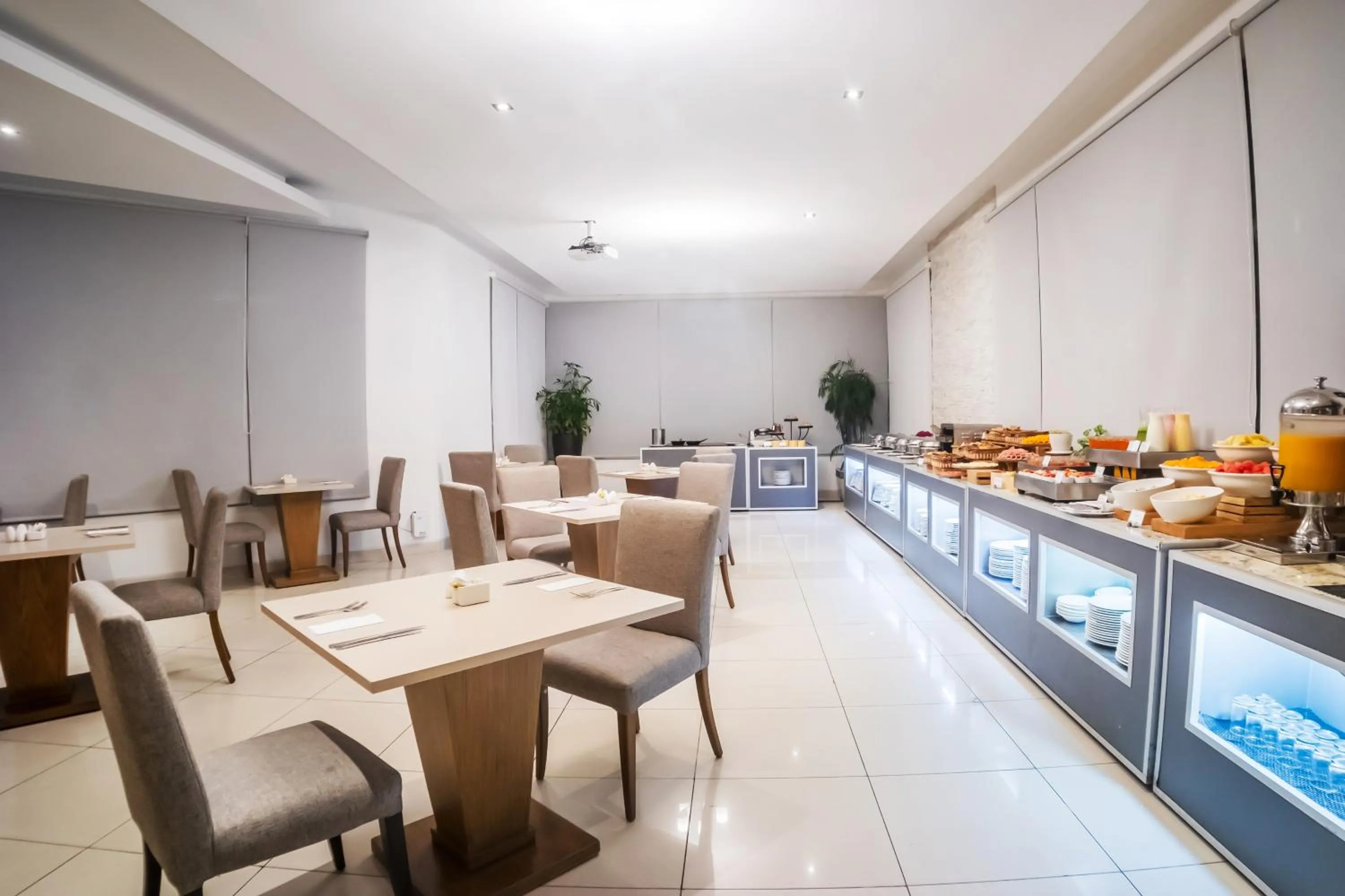 Restaurant/places to eat in Wyndham Garden Guayaquil