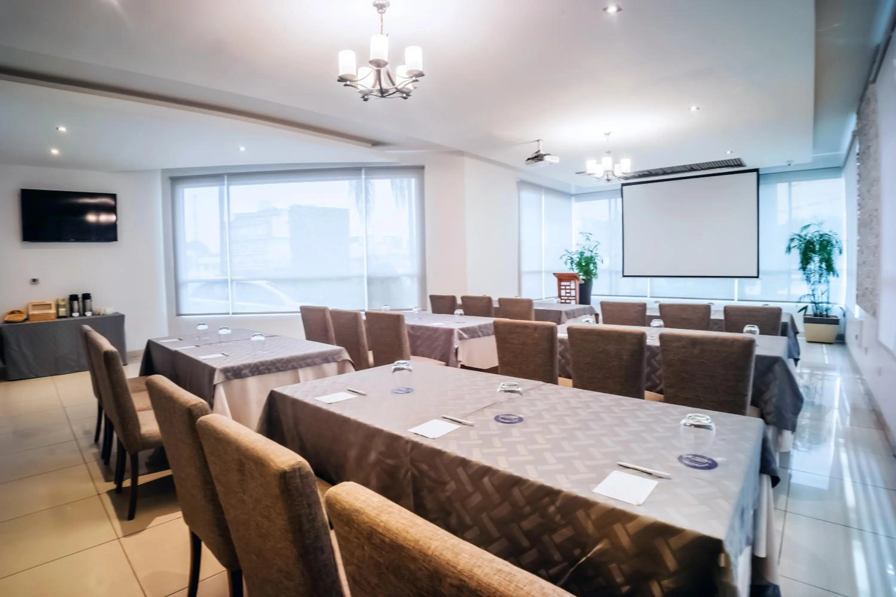 Seating area in Wyndham Garden Guayaquil