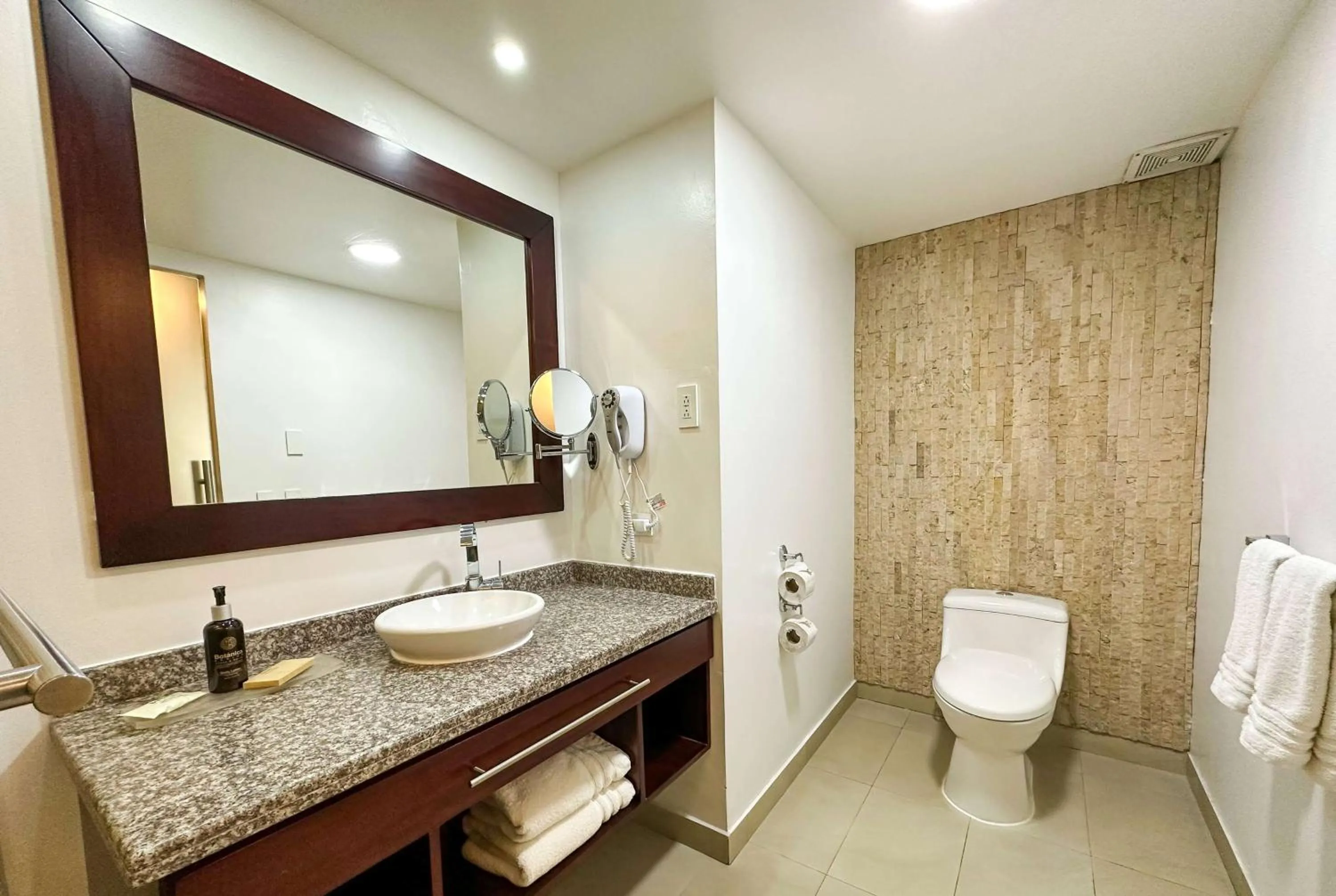 Bathroom in Wyndham Garden Quito