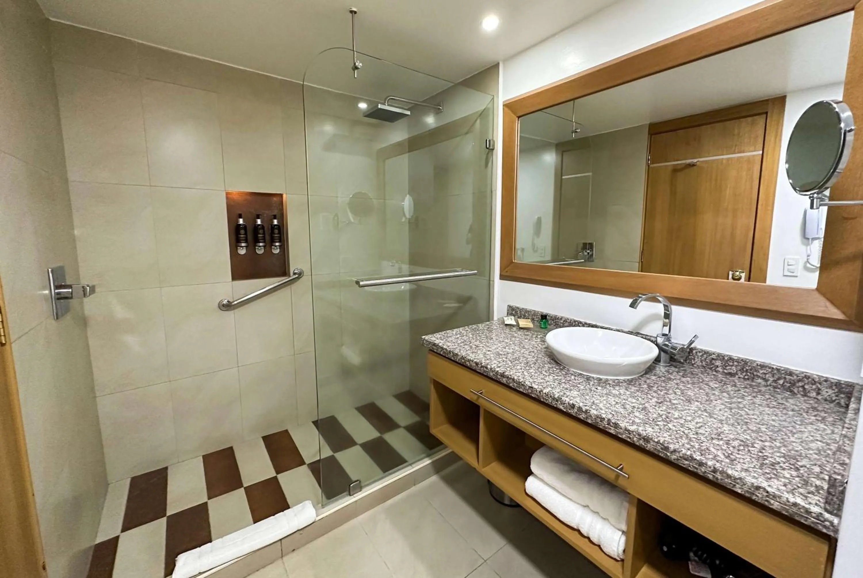 Bathroom in Wyndham Garden Quito