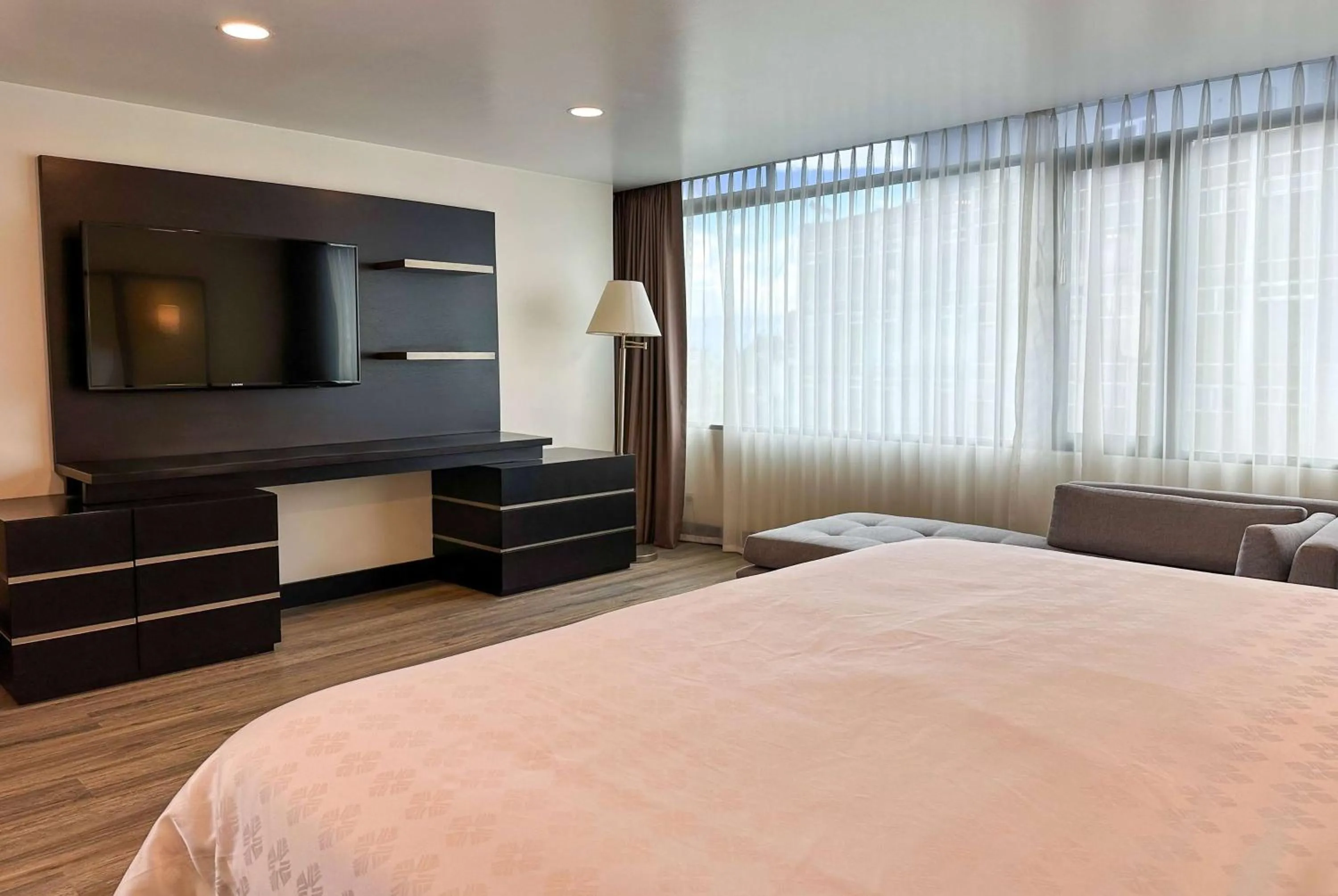 Photo of the whole room, Bed in Wyndham Garden Quito