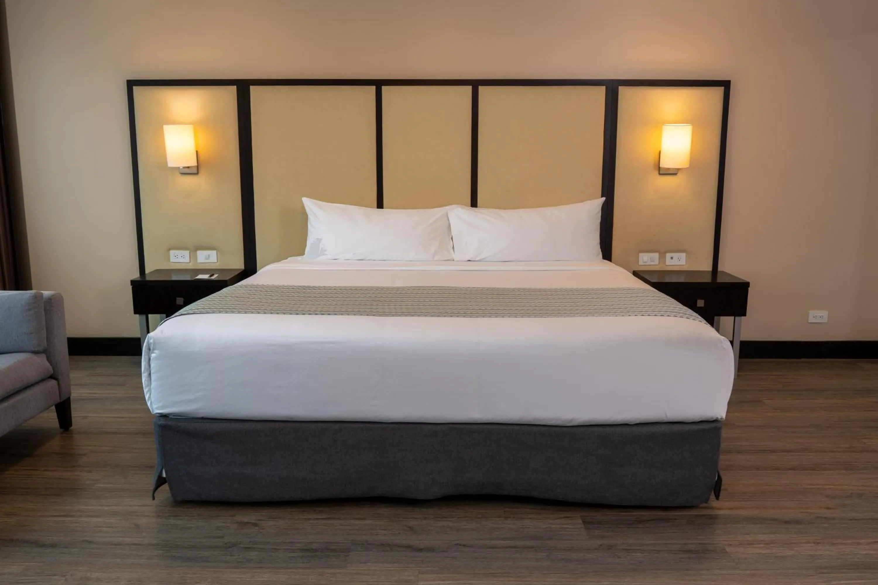 Photo of the whole room, Bed in Wyndham Garden Quito