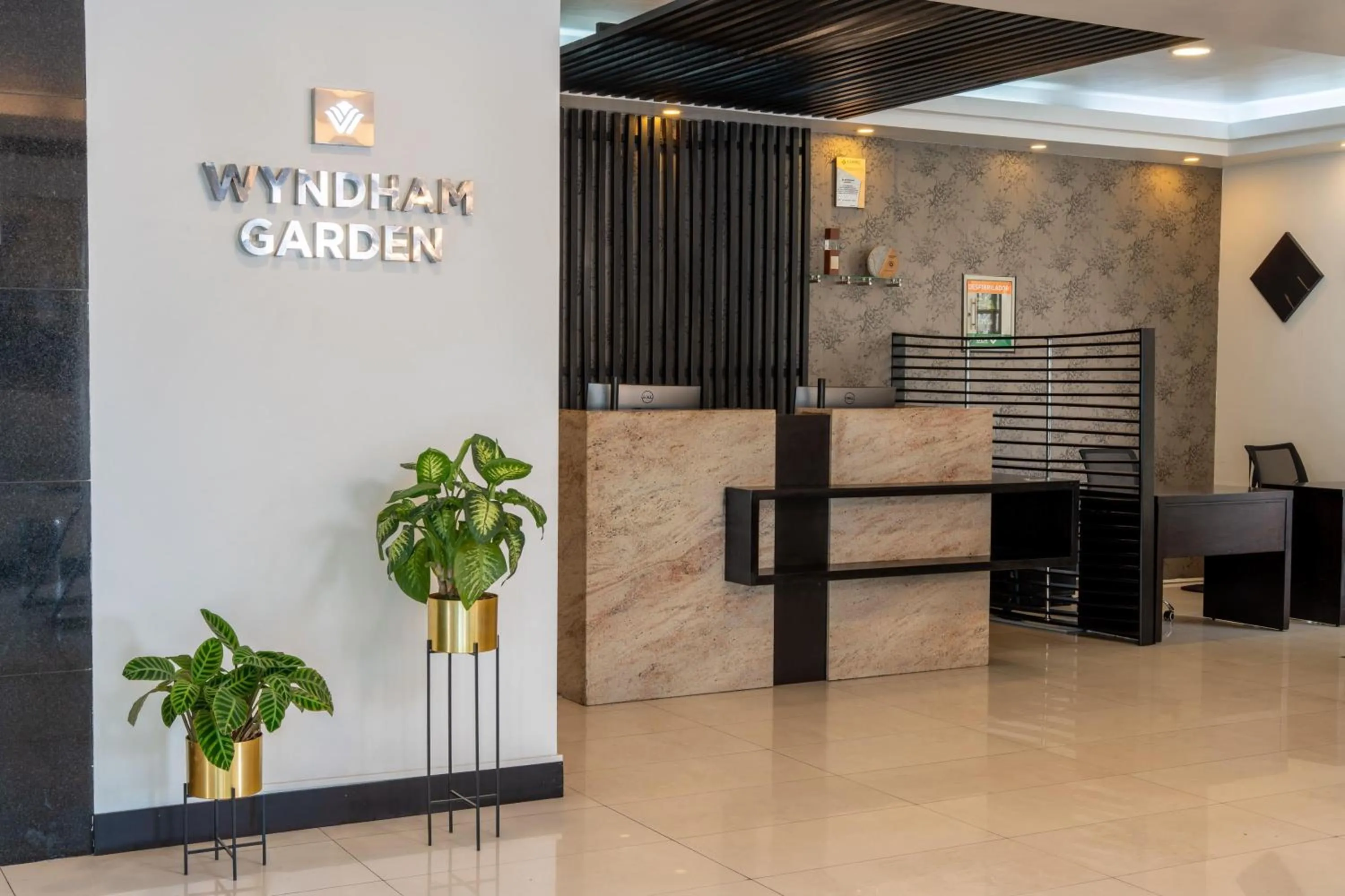 Lobby or reception in Wyndham Garden Quito