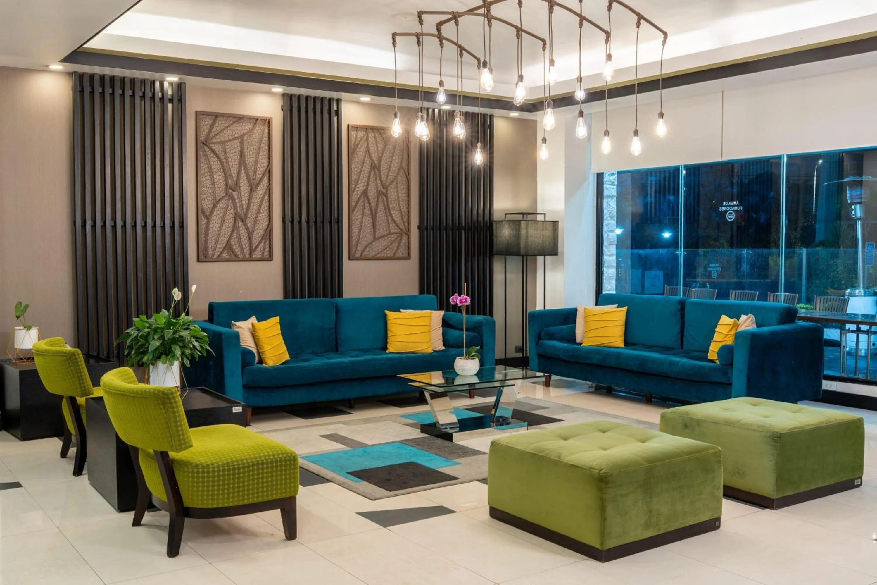 Lobby or reception in Wyndham Garden Quito