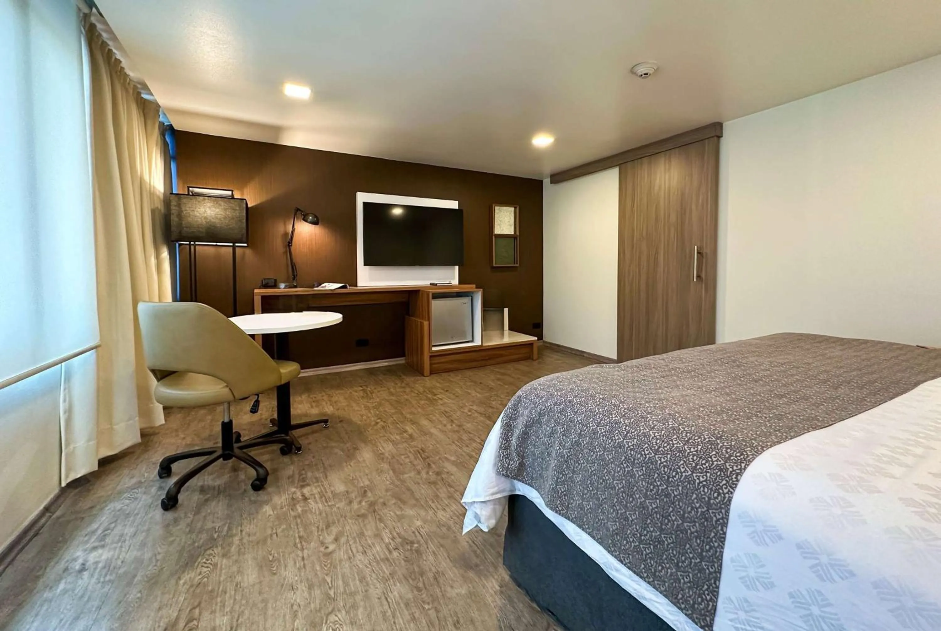 Photo of the whole room, Bed in Wyndham Garden Quito