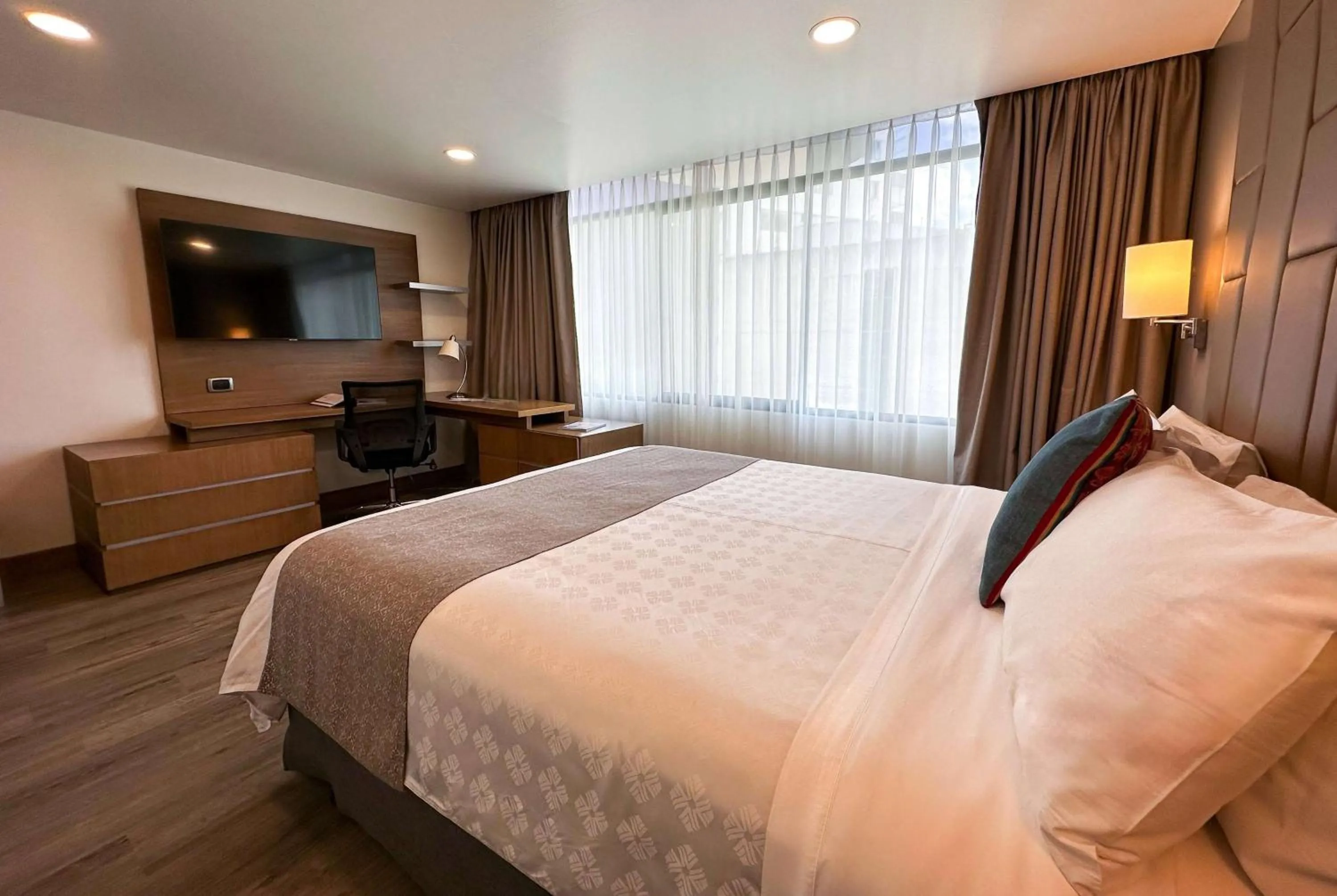 Photo of the whole room, Bed in Wyndham Garden Quito